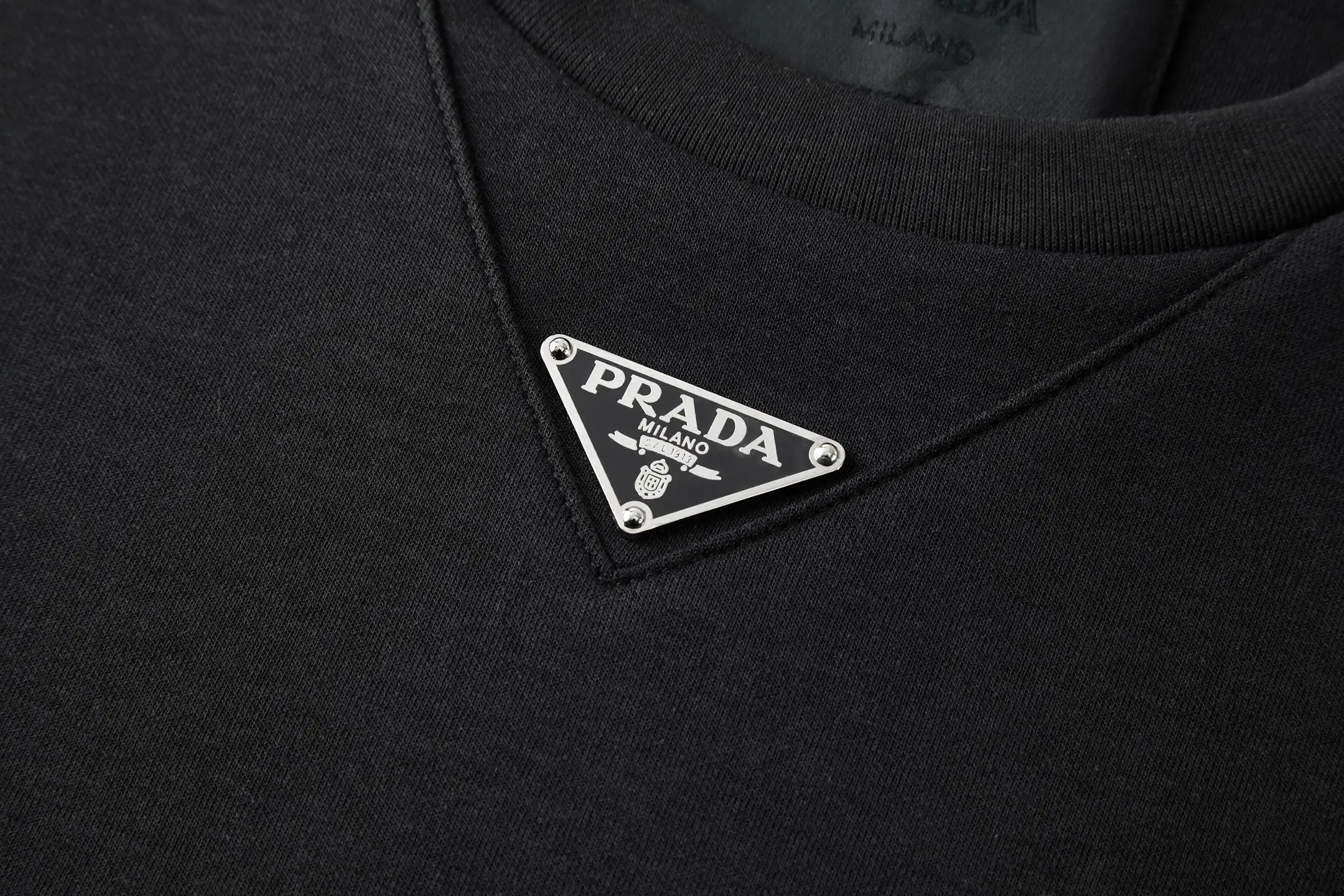 Oversized Logo-Badge Cotton T-Shirt D18013807 — view 4