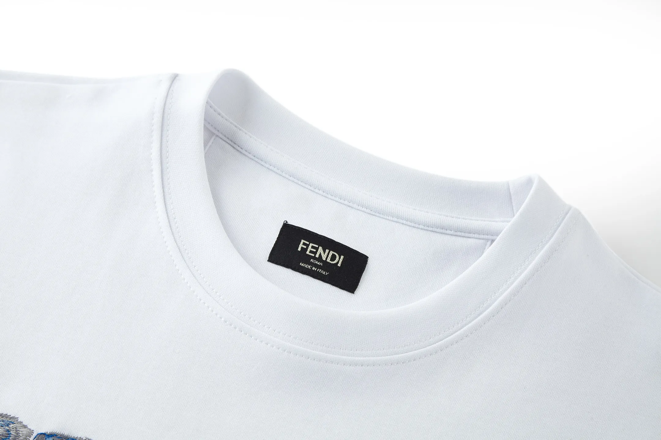 Flower Logo Embroidered Cotton T-Shirt D18513777 — view 3