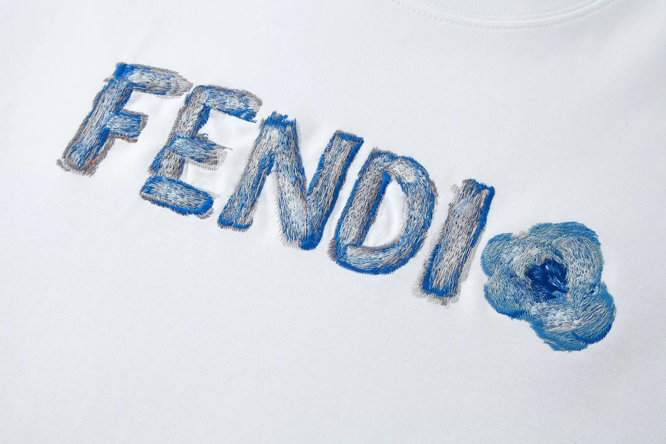 Flower Logo Embroidered Cotton T-Shirt D18513777 — view 5