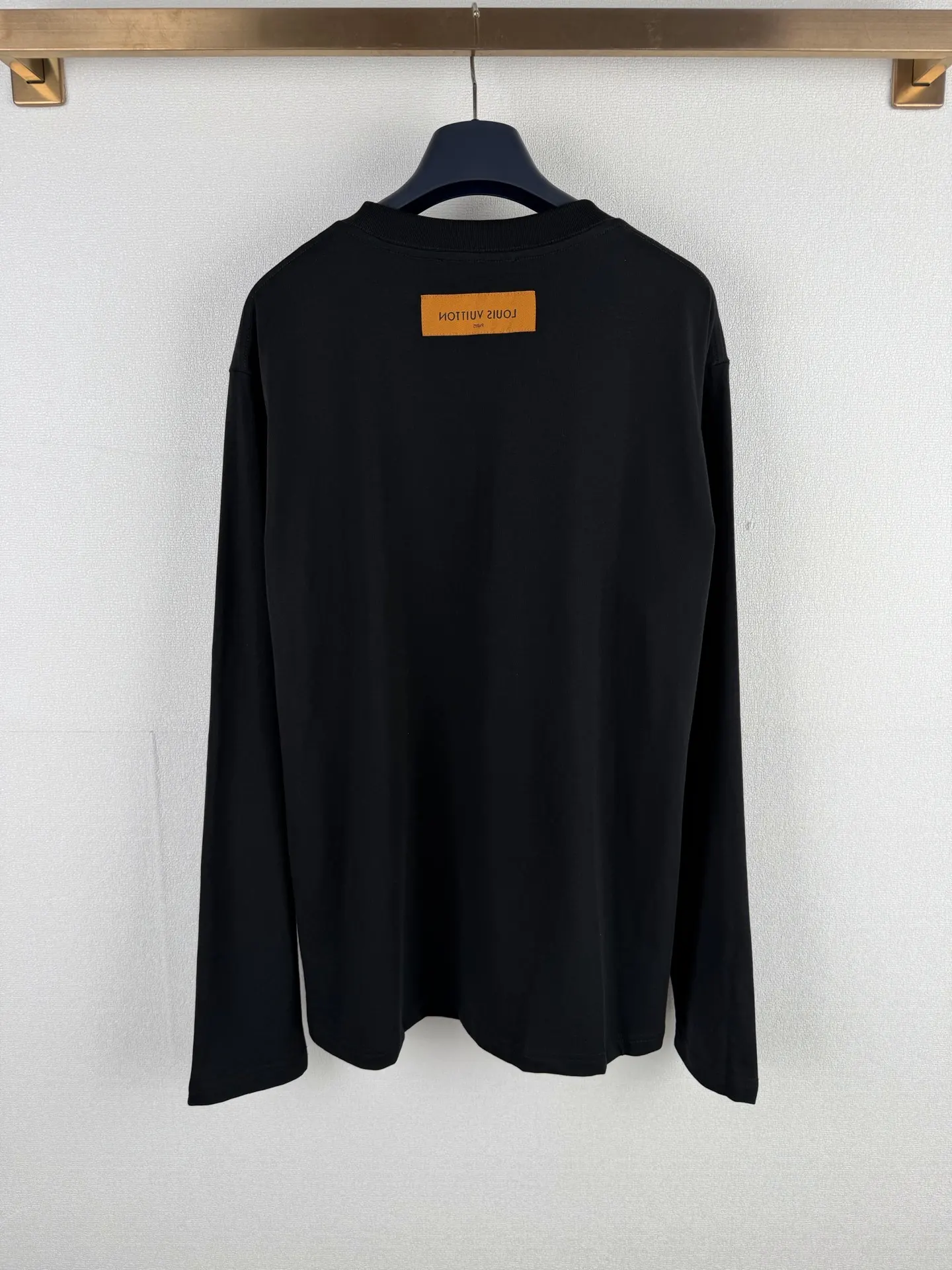 Embossed Logo Long-Sleeve T-Shirt D18523627 — view 3