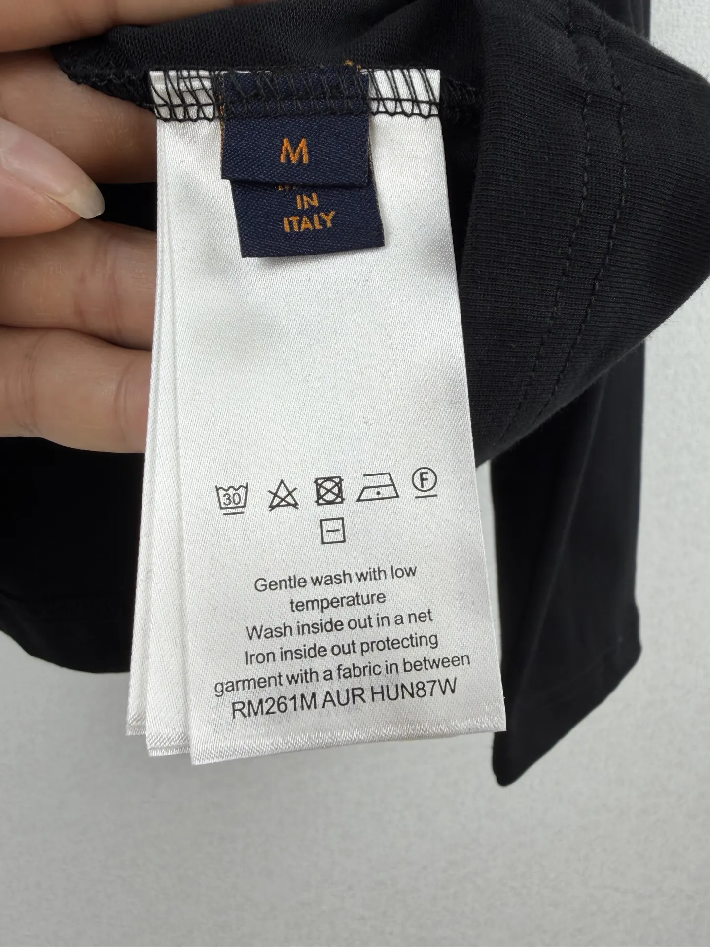 Embossed Logo Long-Sleeve T-Shirt D18523627 — view 11
