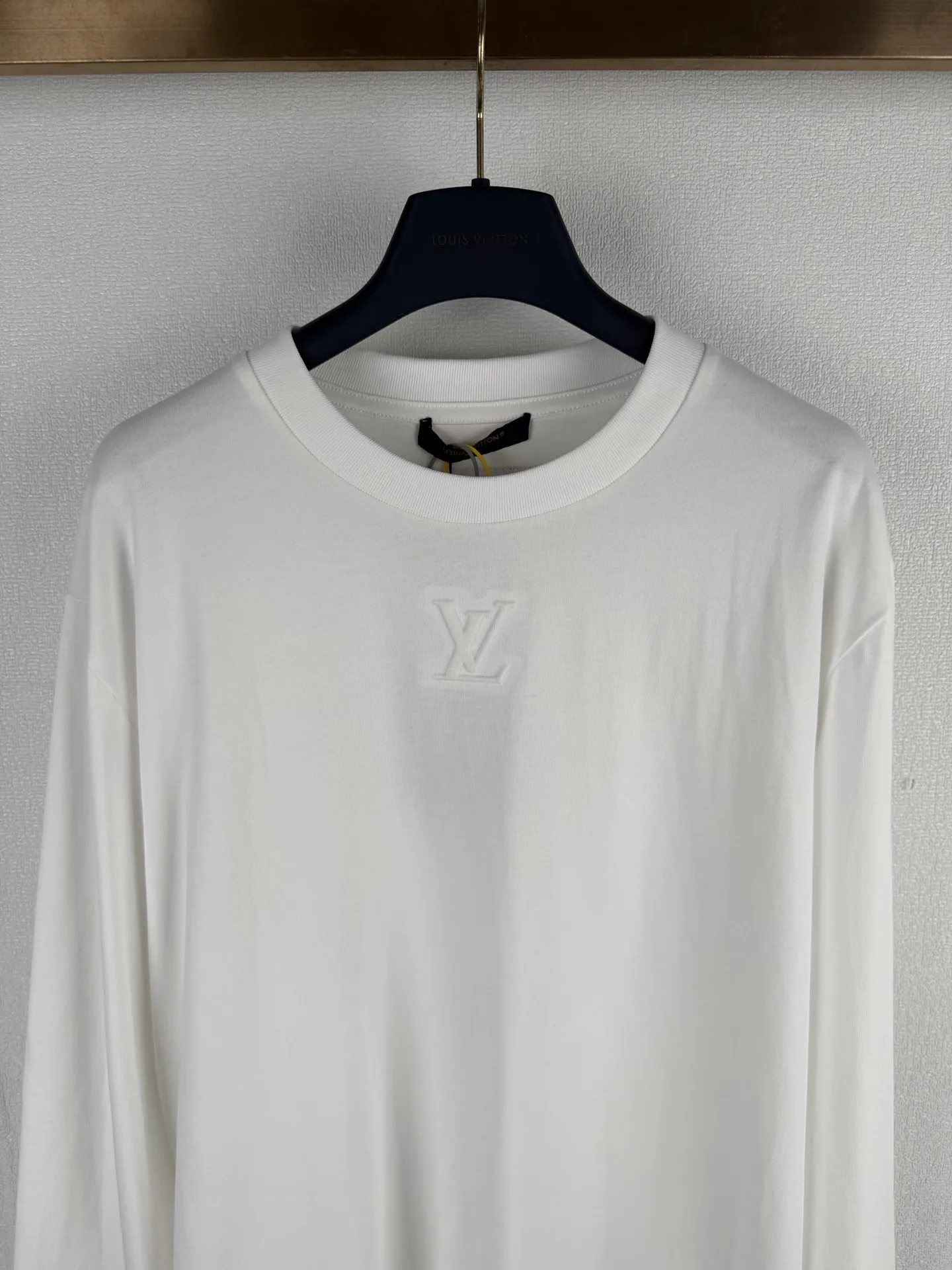 Embossed Logo Long-Sleeve T-Shirt D18523628 — view 2