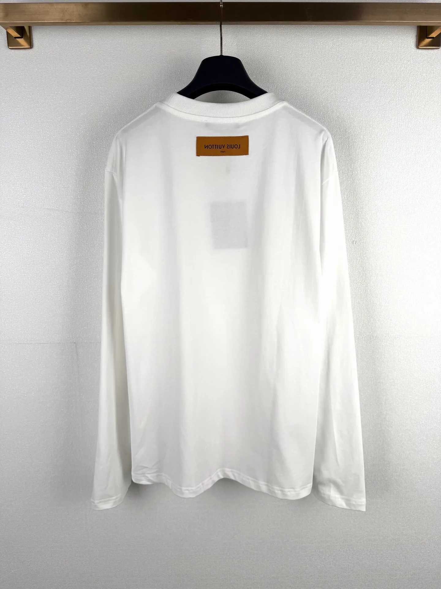 Embossed Logo Long-Sleeve T-Shirt D18523628 — view 3