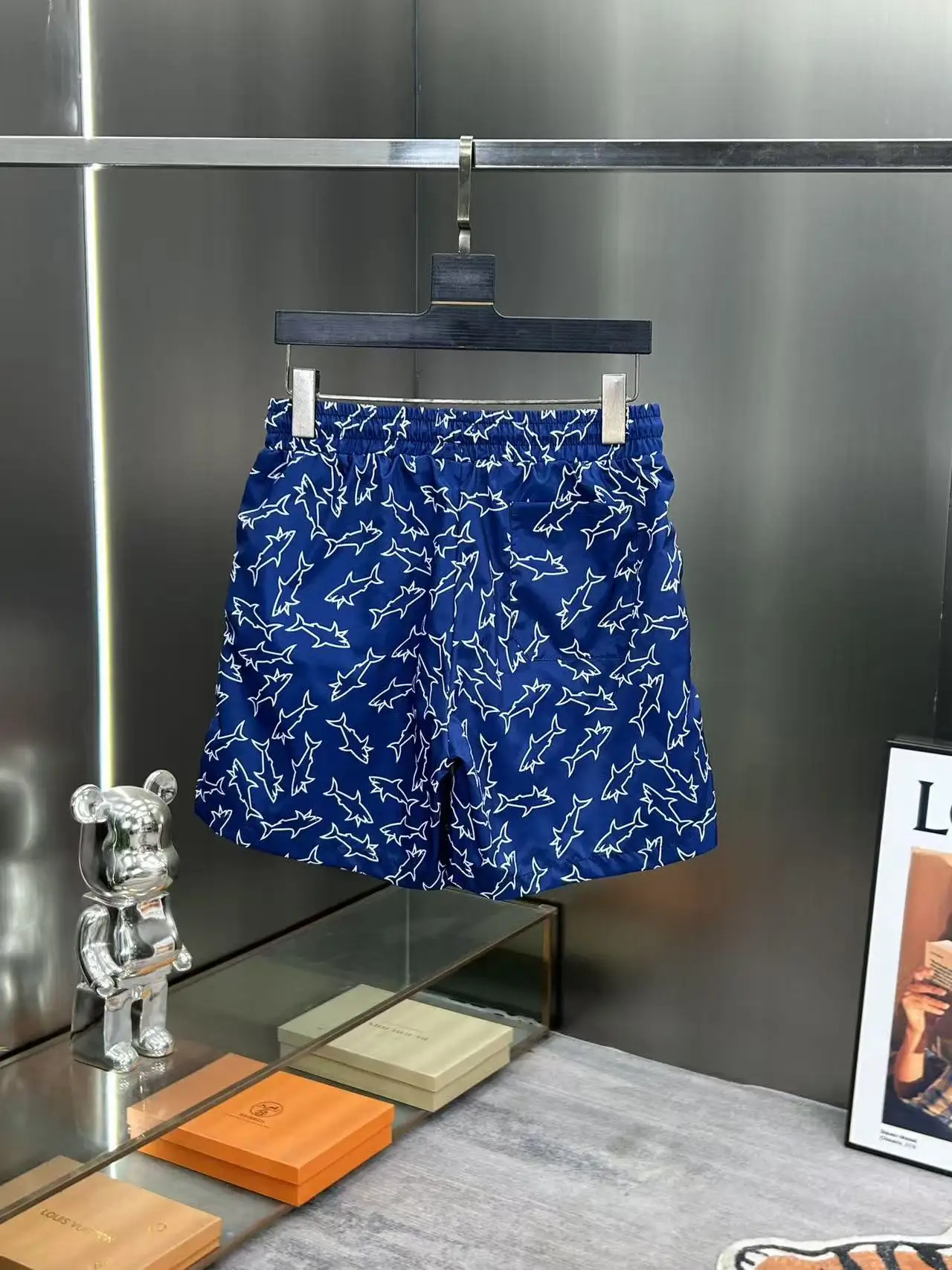 Shorts Logo D18511976 — view 2