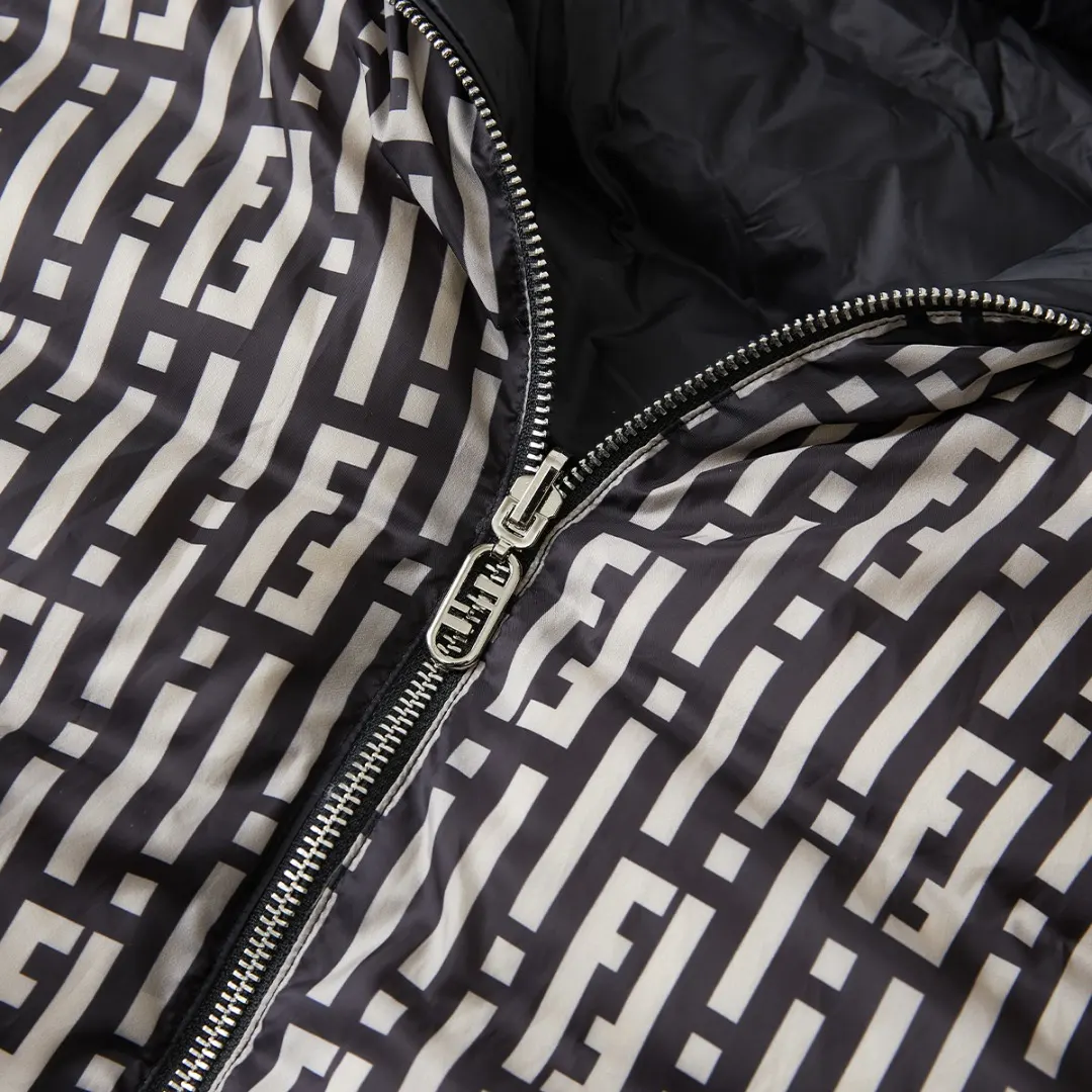 Reversible FF Stripes Down-Filled Gilet D19020355 — view 4