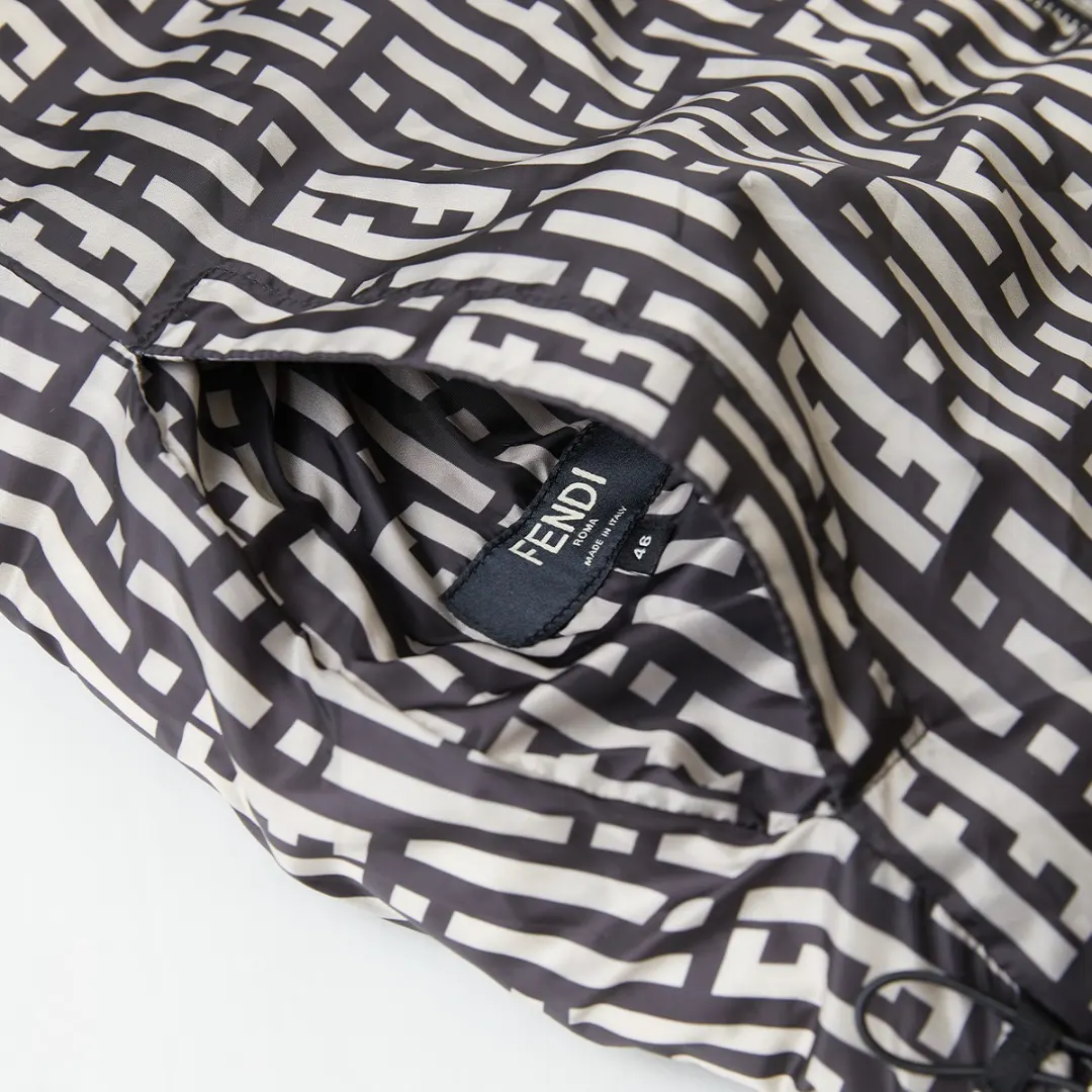 Reversible FF Stripes Down-Filled Gilet D19020355 — view 8