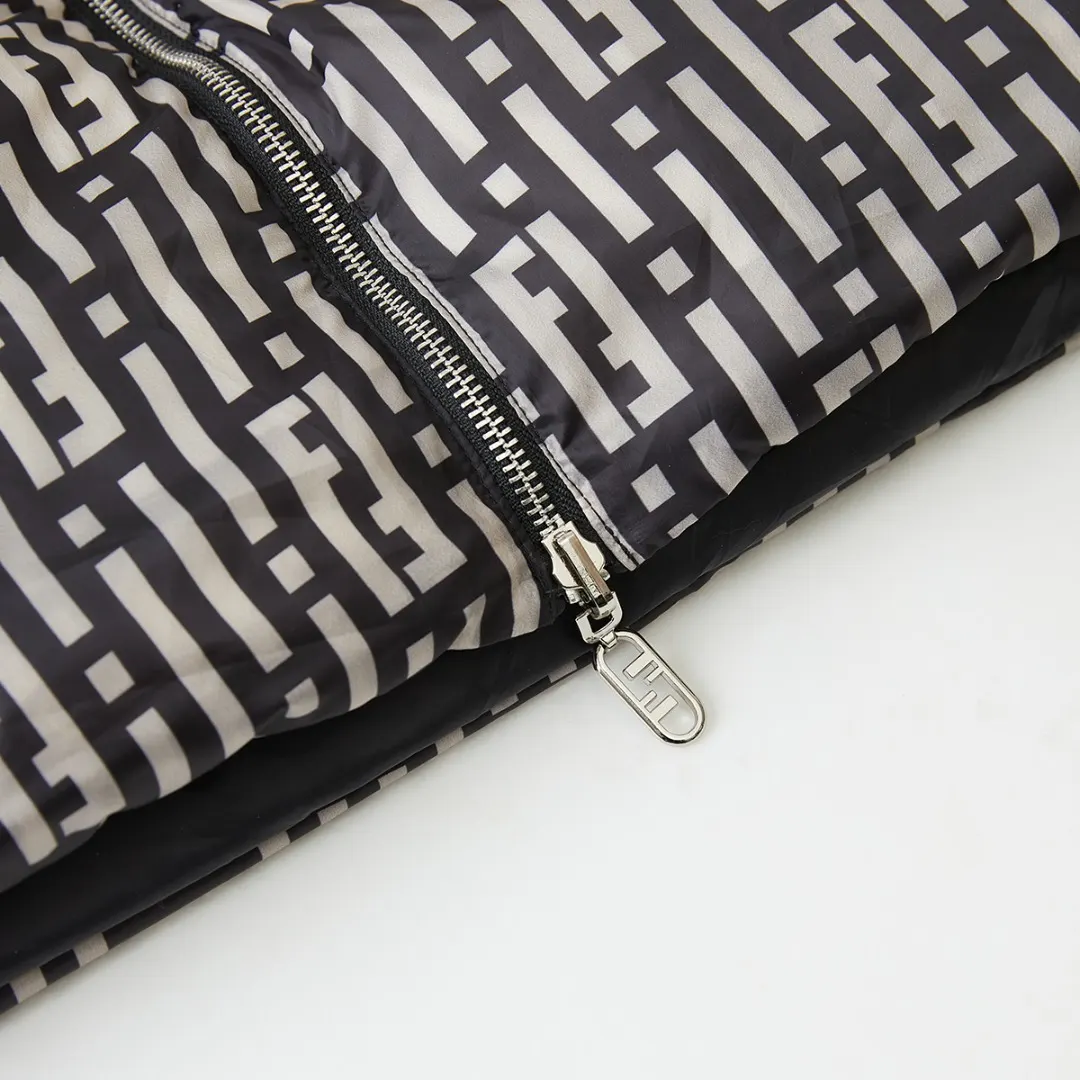 Reversible FF Stripes Down-Filled Gilet D19020355 — view 9