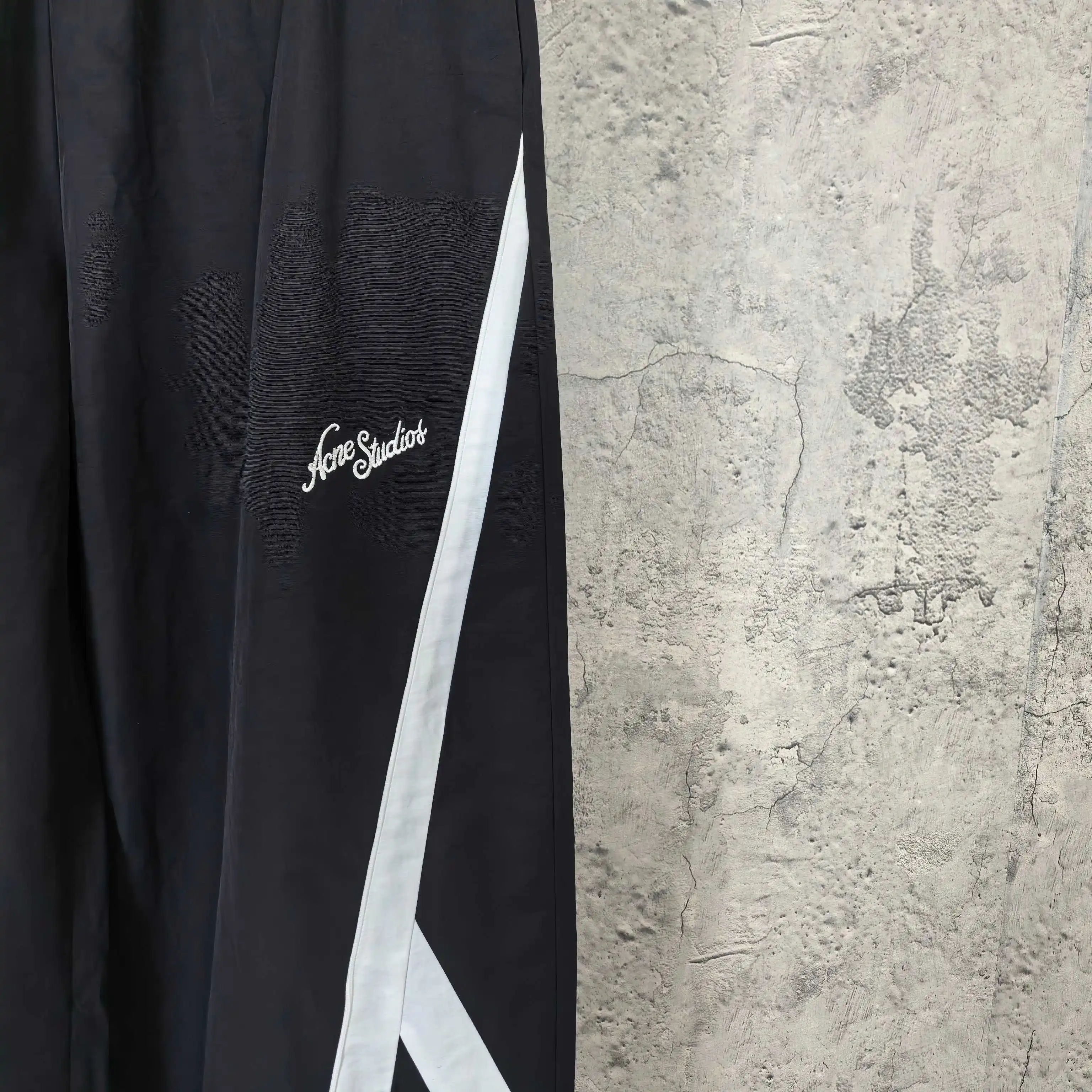 Contrast-Panel Technical Wide-Leg Trousers D19023221 — view 9