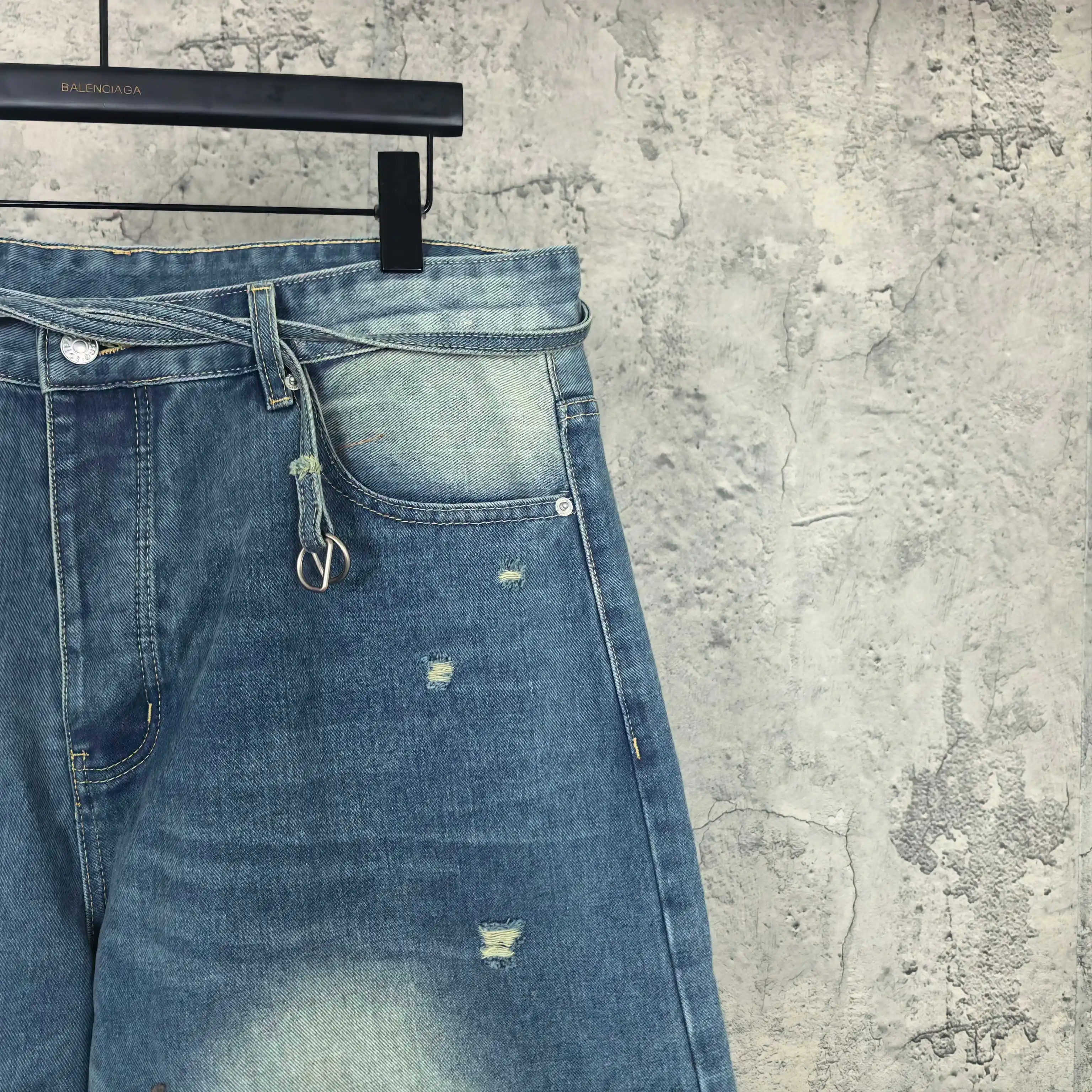 Distressed Trompe L'oeil Print Denim Shorts D19023242 — view 9