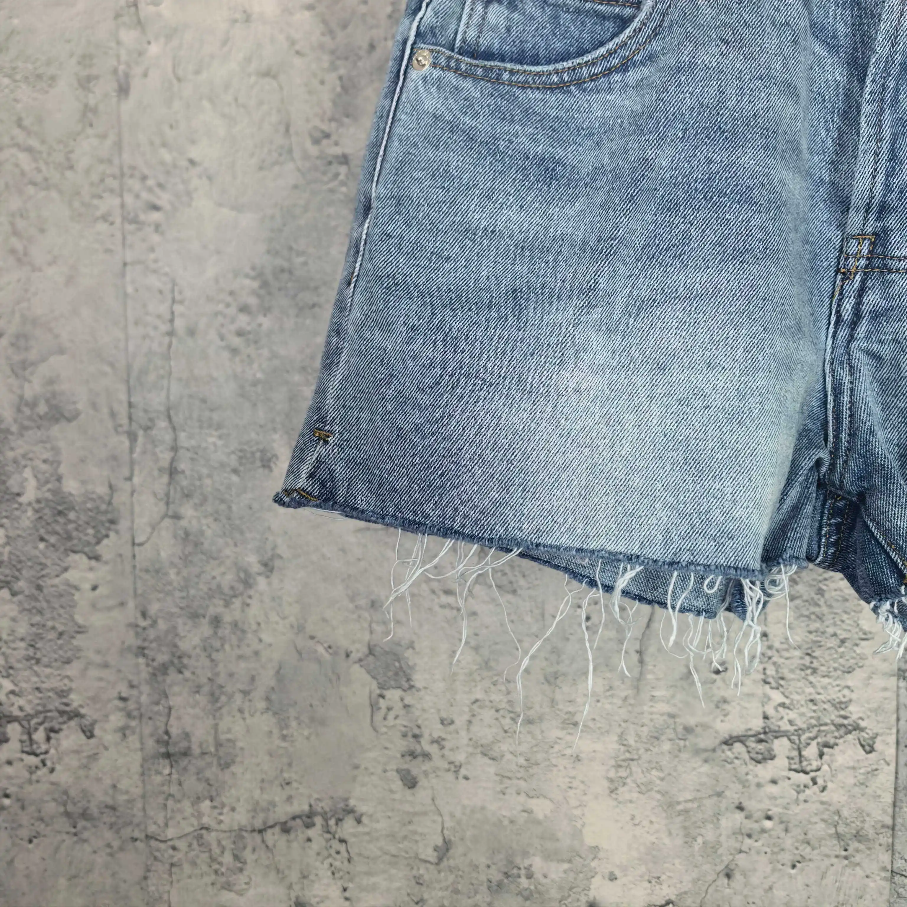 Distressed Trompe L'oeil Print Denim Shorts D19023242 — view 10