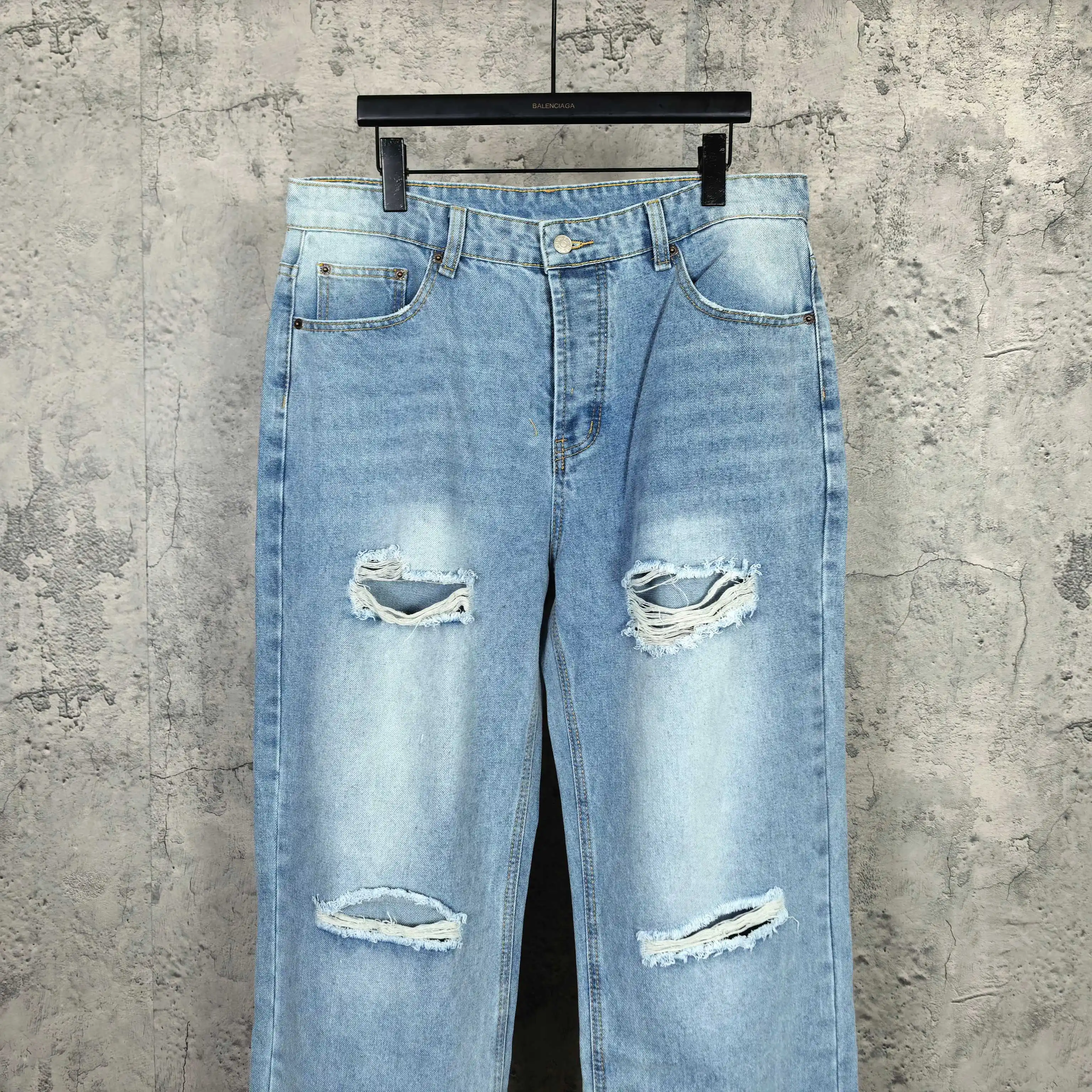 Distressed Straight-Leg Jeans D19023283 — view 3