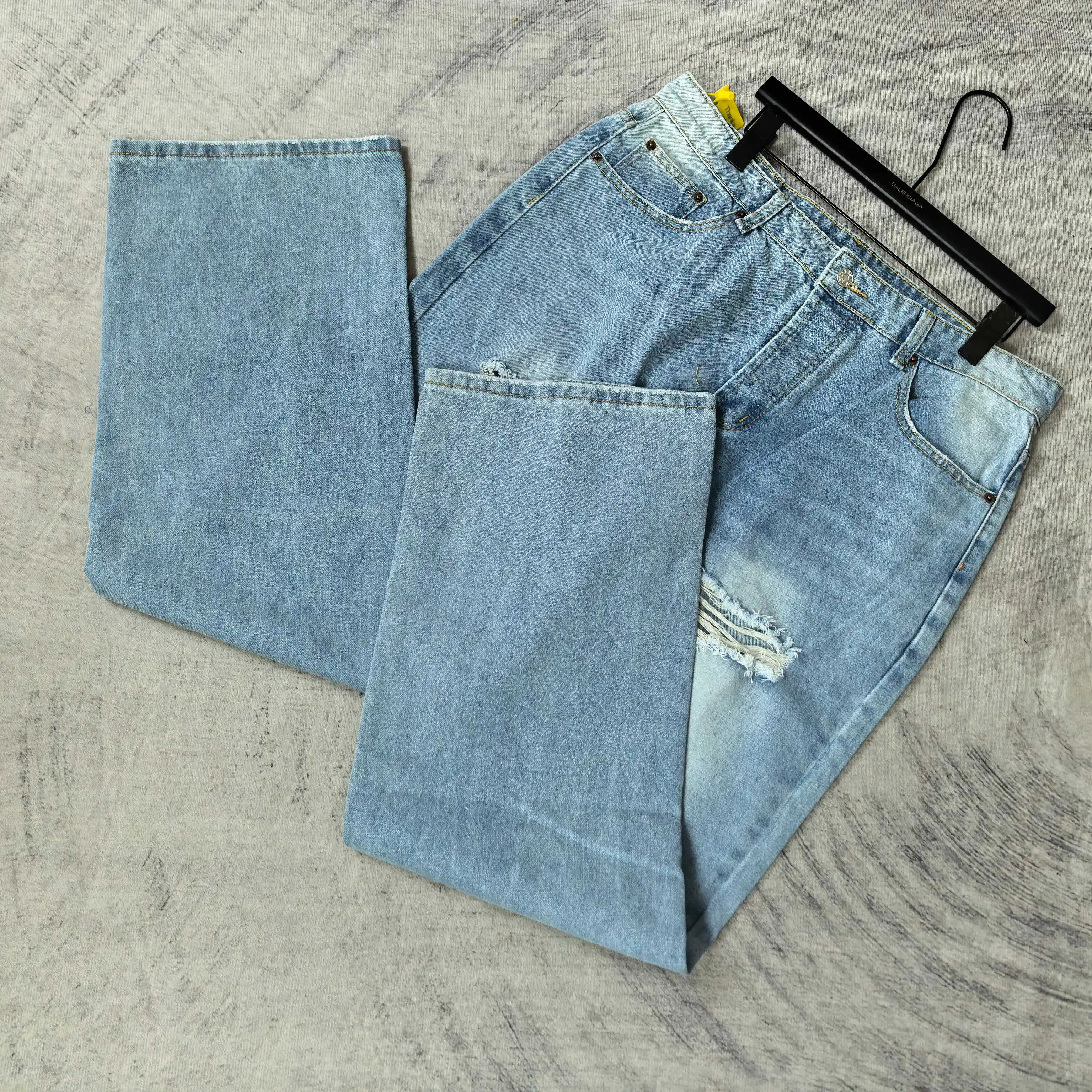 Distressed Straight-Leg Jeans D19023283 — view 4