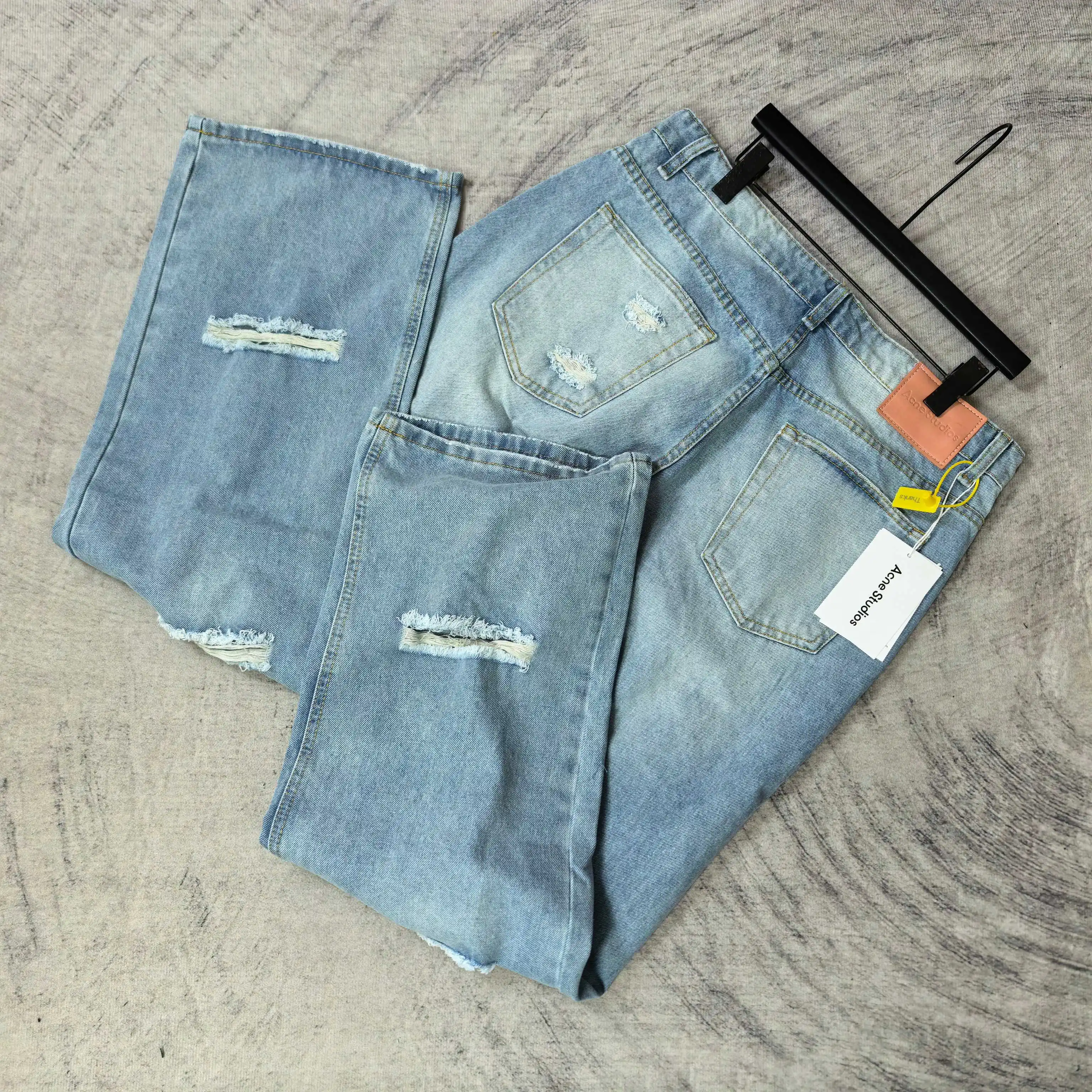 Distressed Straight-Leg Jeans D19023283 — view 5