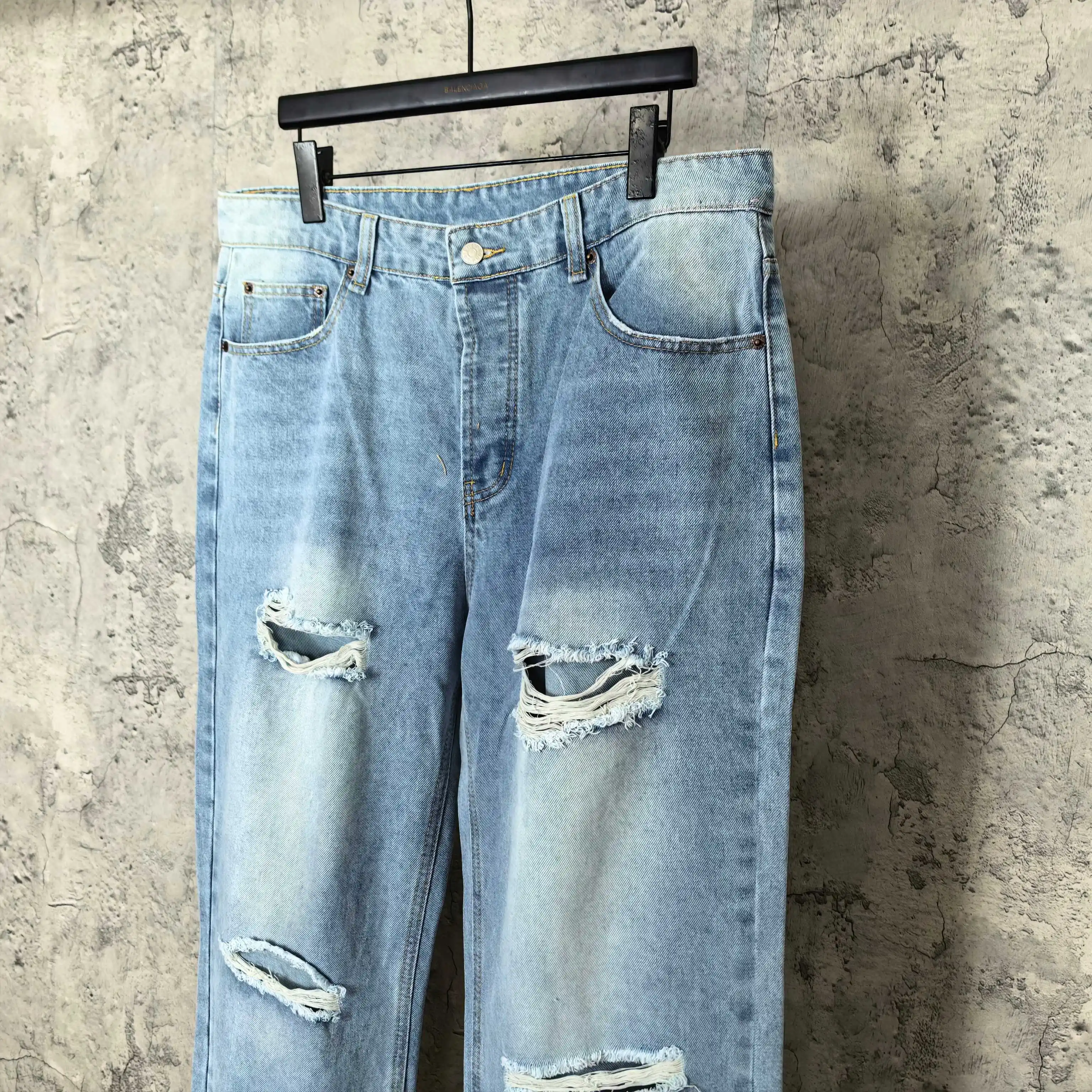 Distressed Straight-Leg Jeans D19023283 — view 9