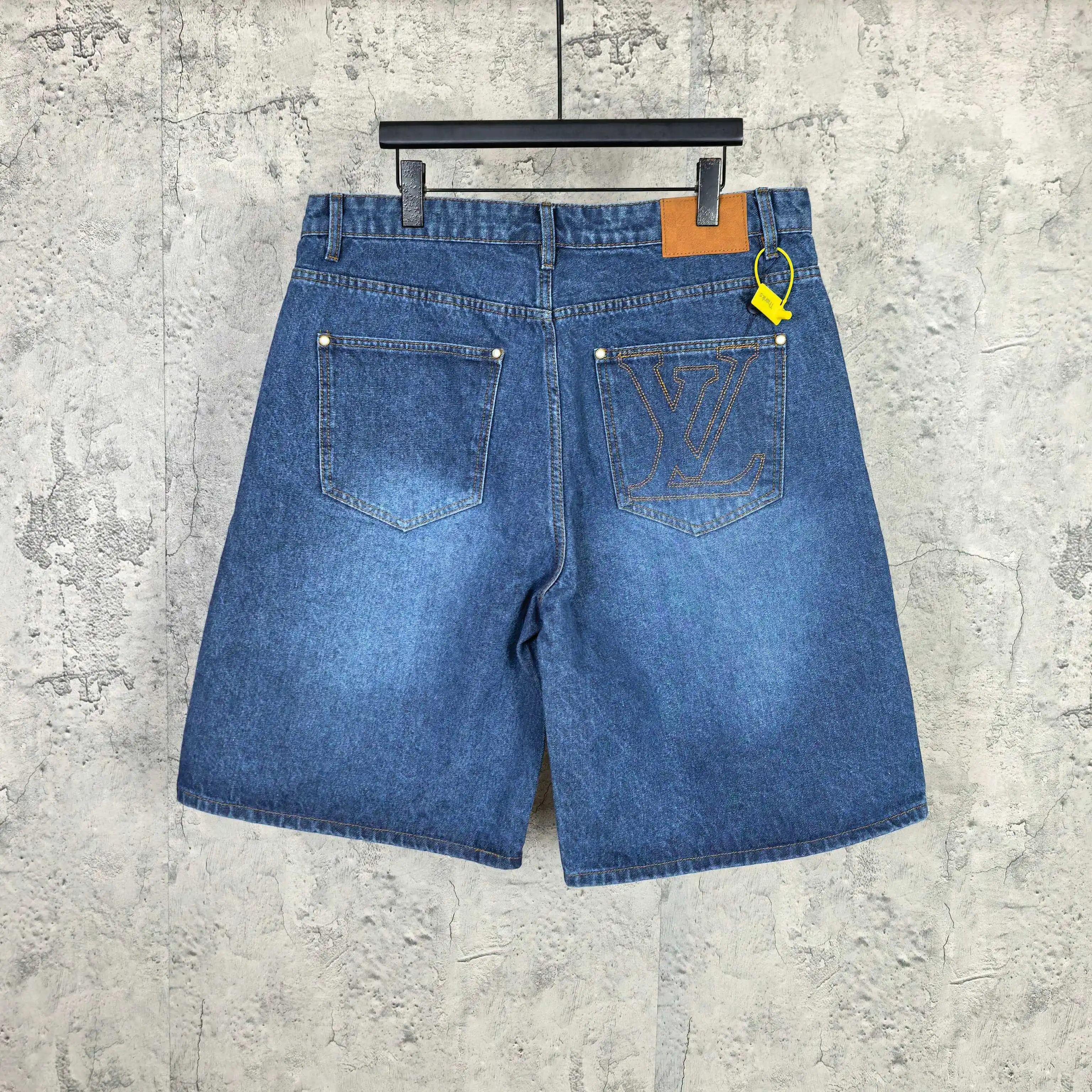 Washed Denim Shorts with Pearl Button D19023209 — view 2