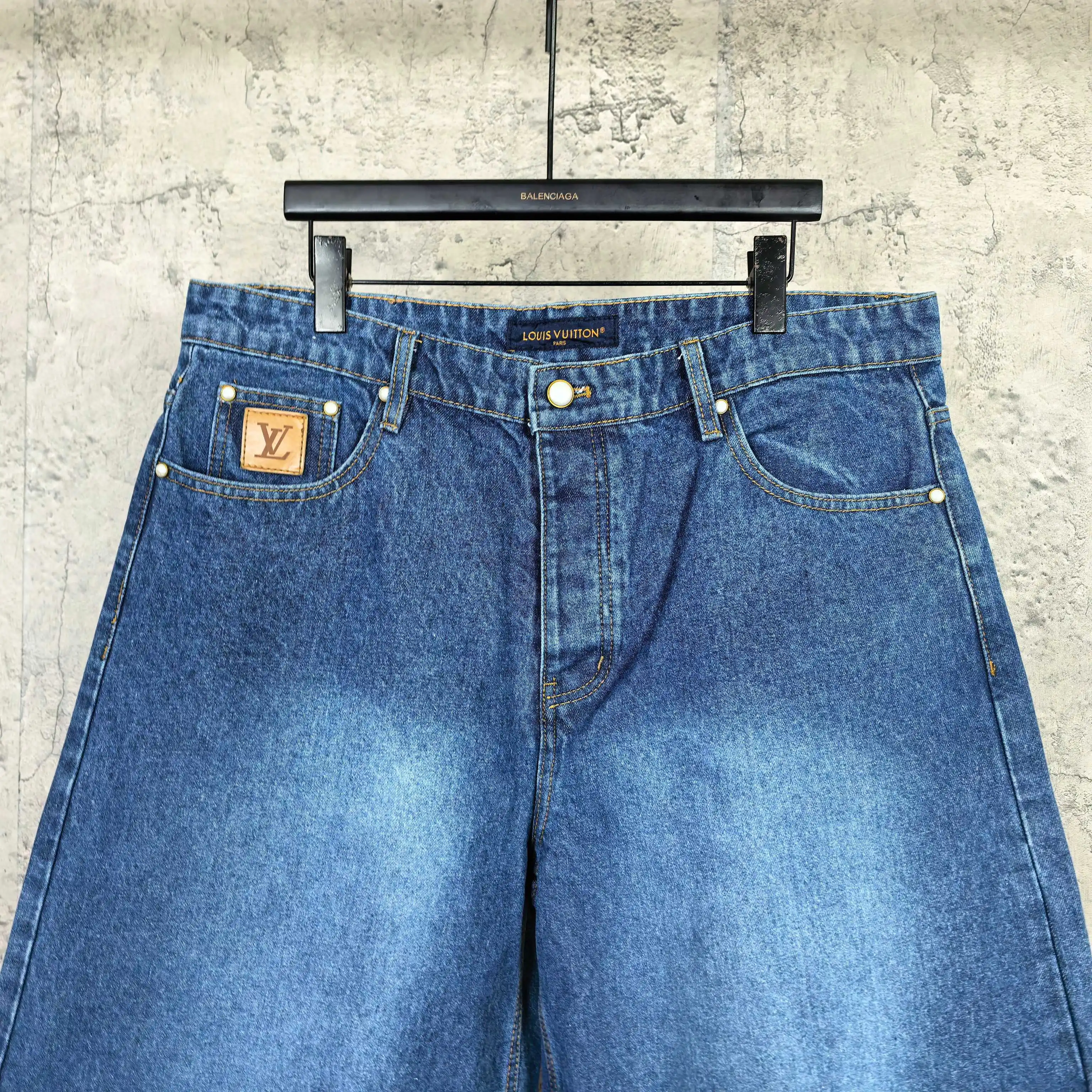 Washed Denim Shorts with Pearl Button D19023209 — view 3