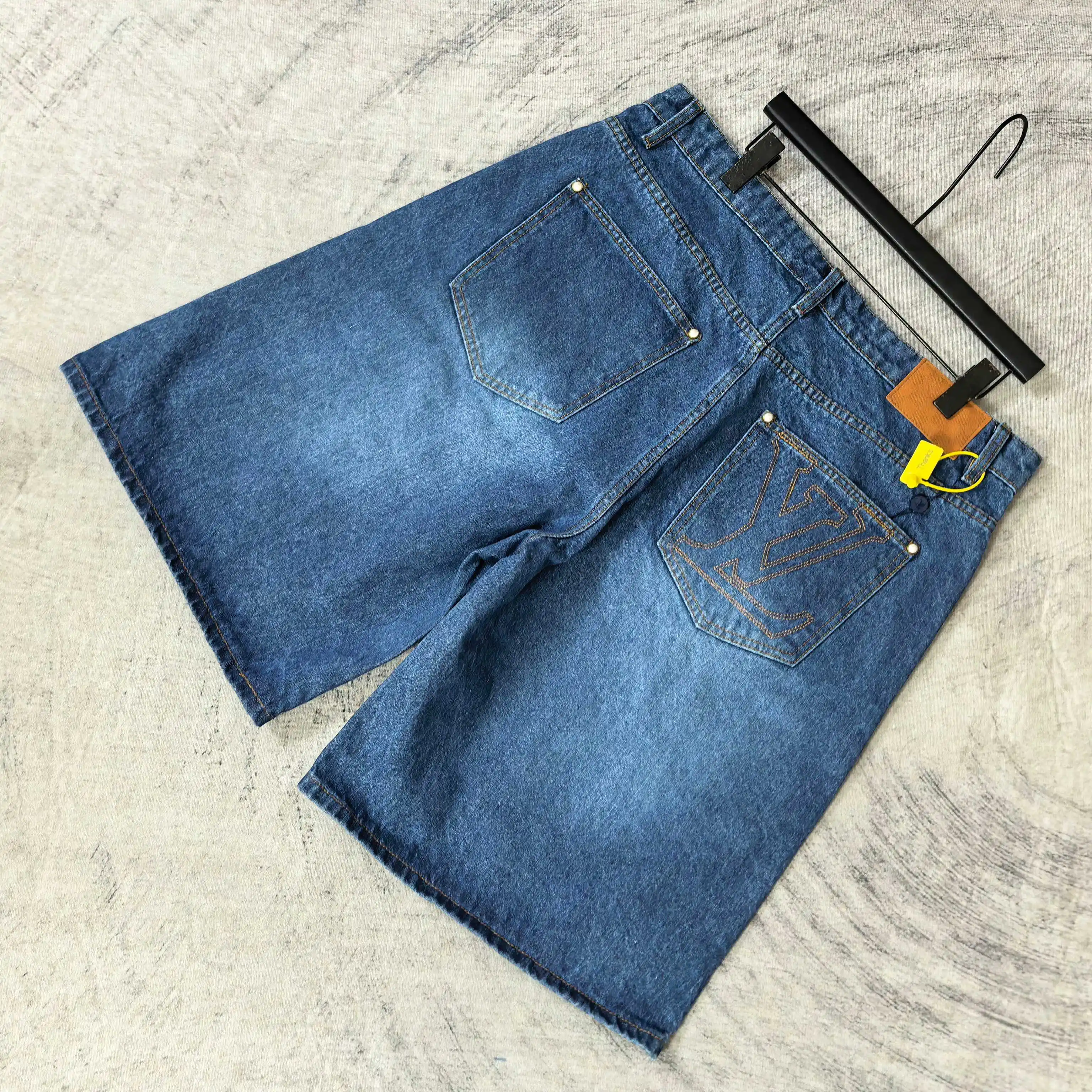 Washed Denim Shorts with Pearl Button D19023209 — view 5