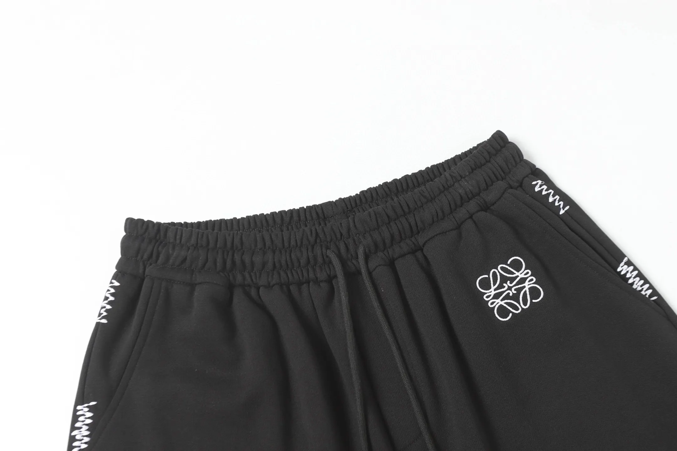 Logo-Embroidered Drawstring Cotton Shorts D19012802 — view 3