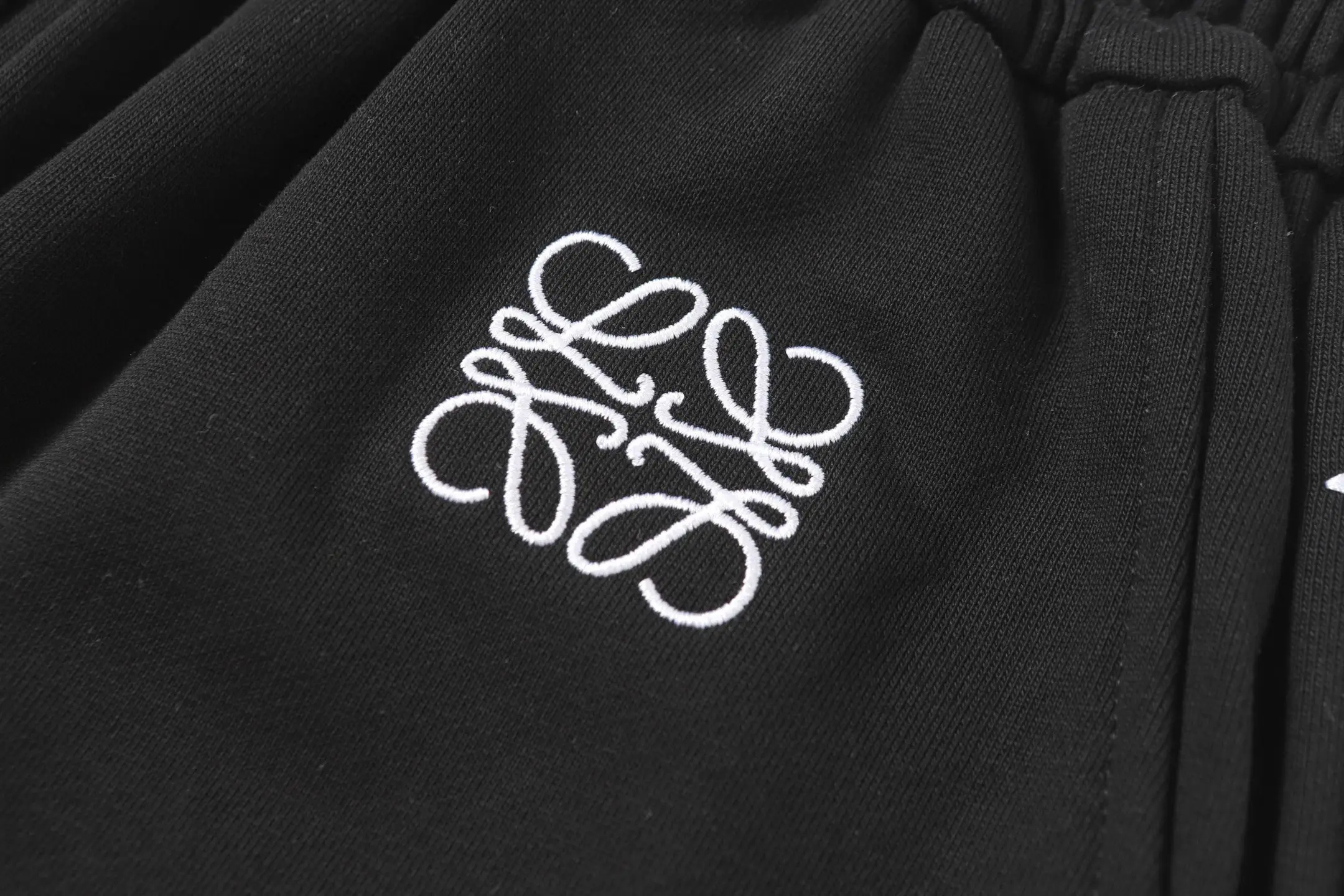 Logo-Embroidered Drawstring Cotton Shorts D19012802 — view 5