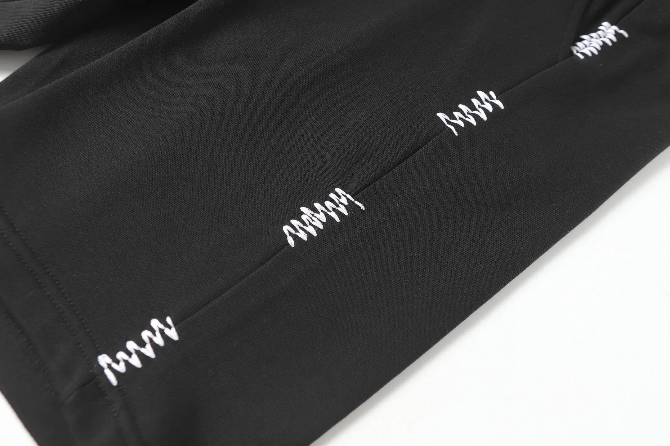 Logo-Embroidered Drawstring Cotton Shorts D19012802 — view 8