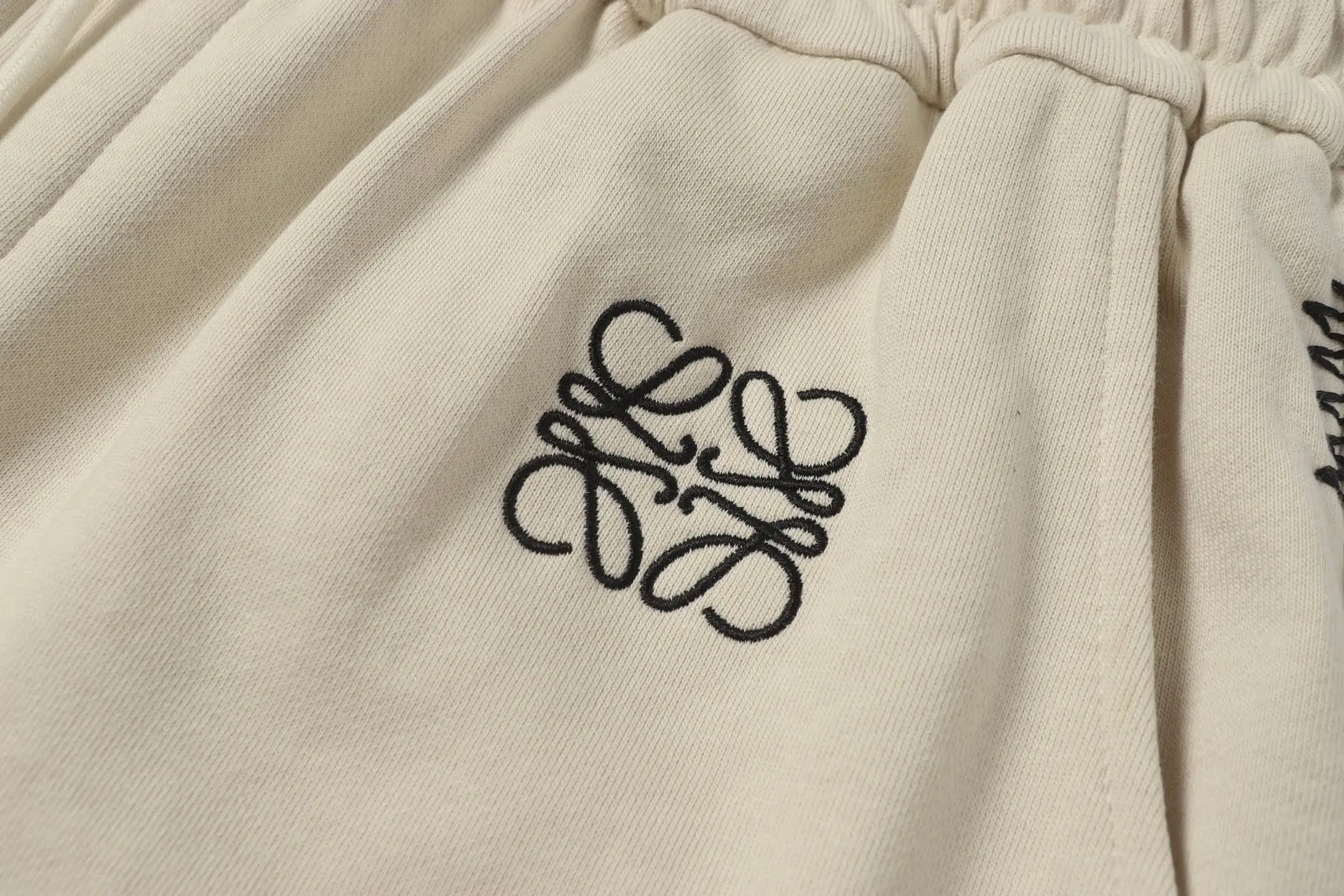 Embroidered Logo Drawstring Shorts D19012801 — view 4