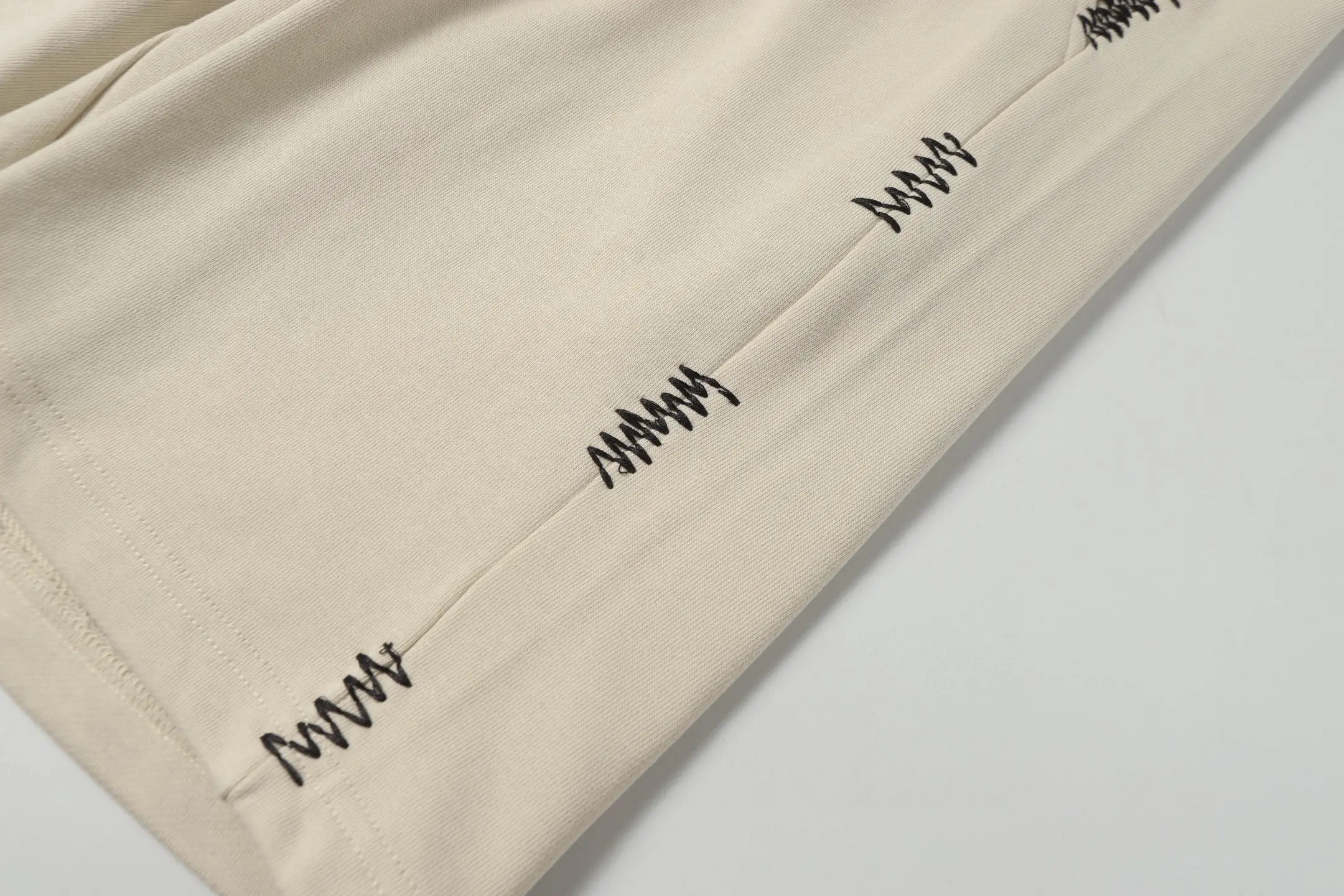 Embroidered Logo Drawstring Shorts D19012801 — view 6