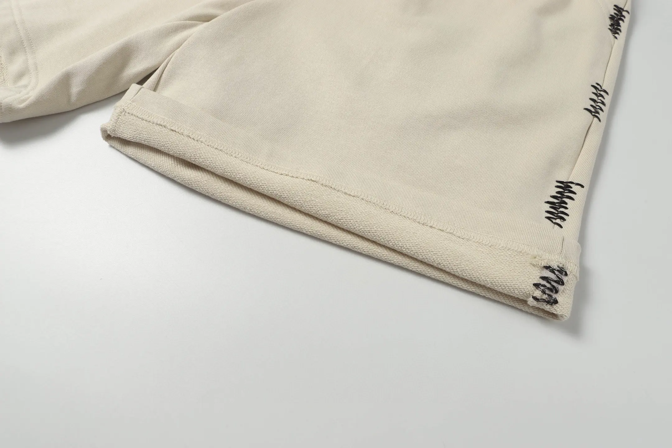 Embroidered Logo Drawstring Shorts D19012801 — view 7