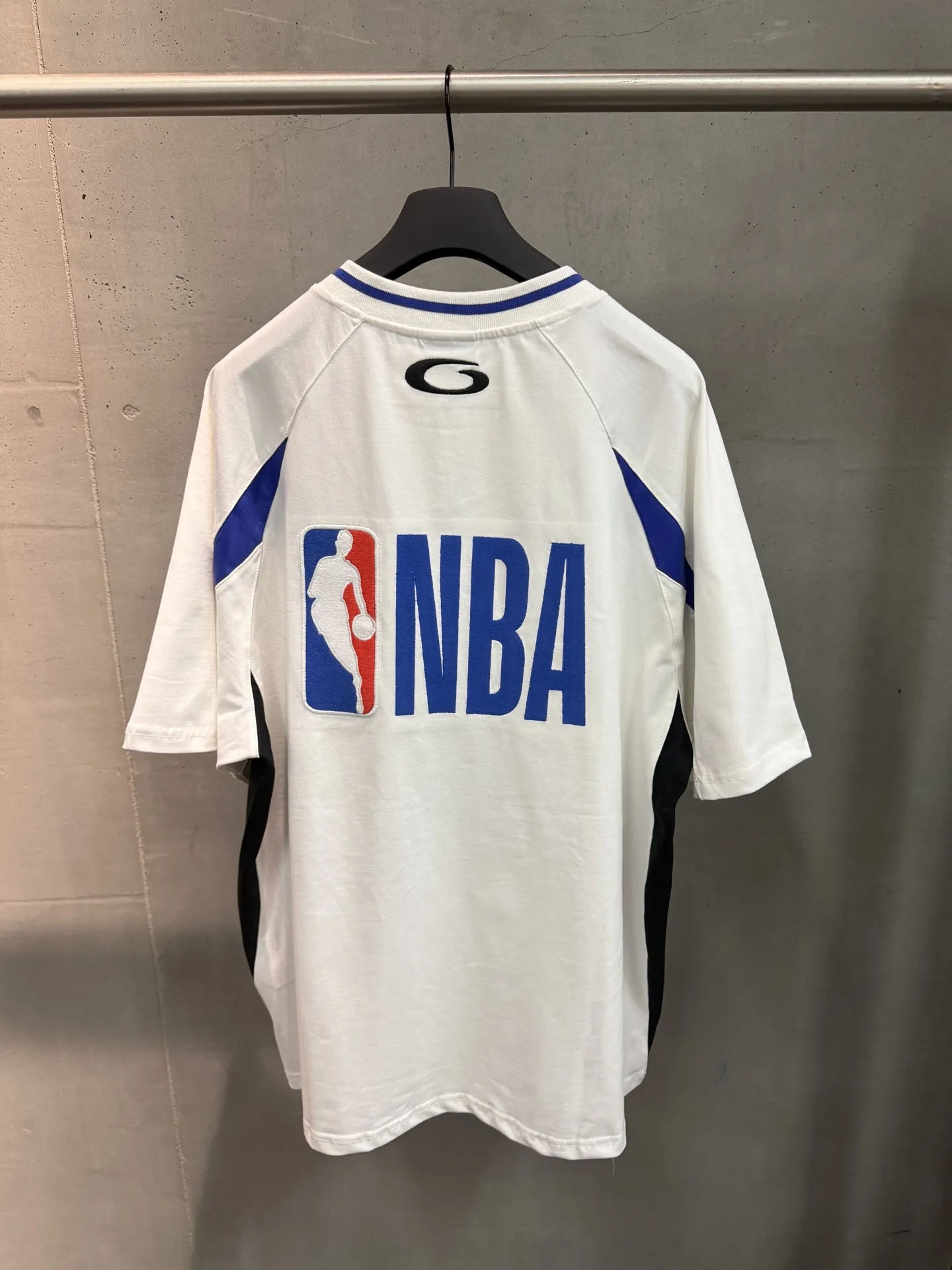 NBA Logo Embroidered Panelled T-Shirt D19018732 — view 2