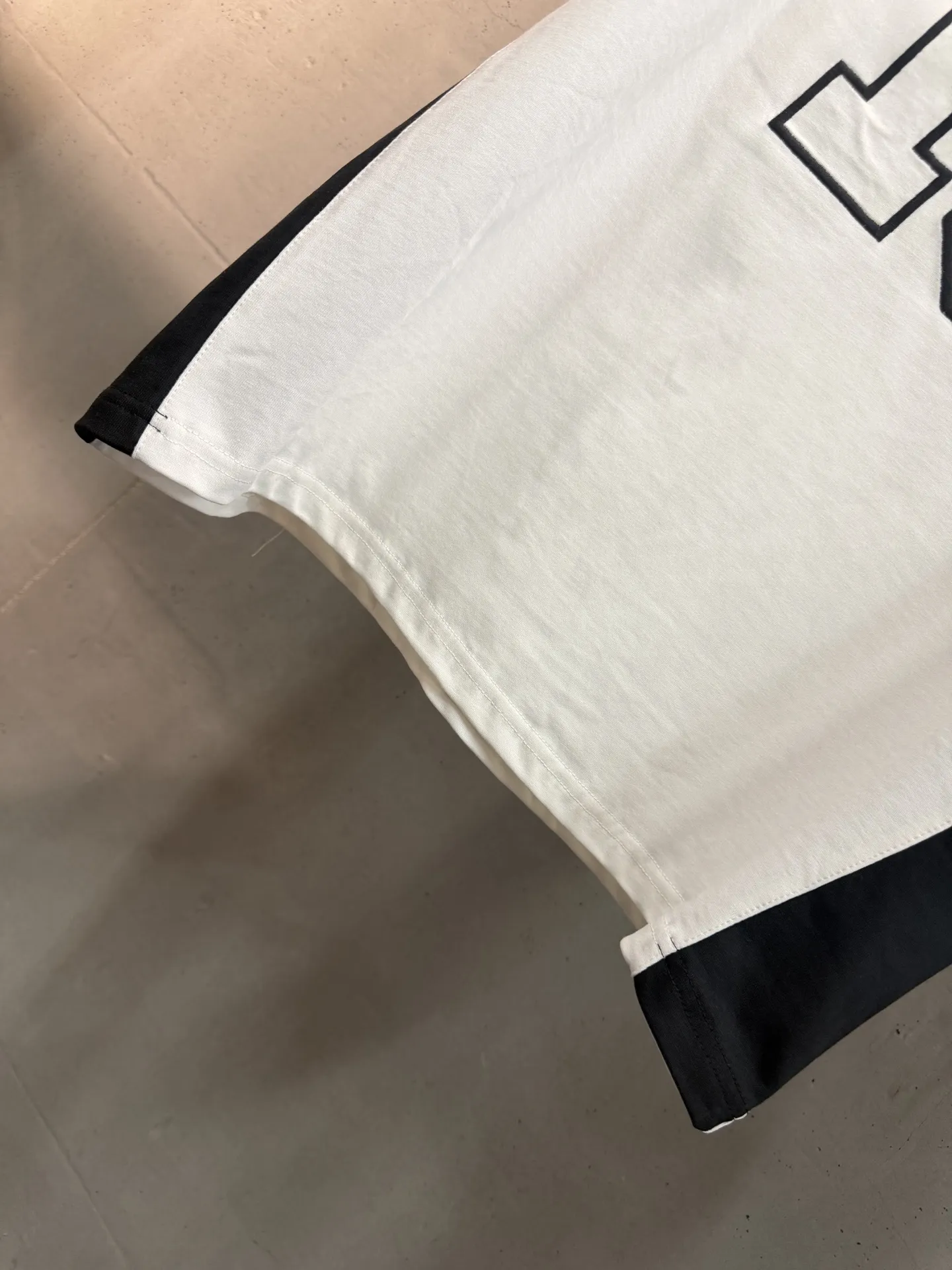 NBA Logo Embroidered Panelled T-Shirt D19018732 — view 6