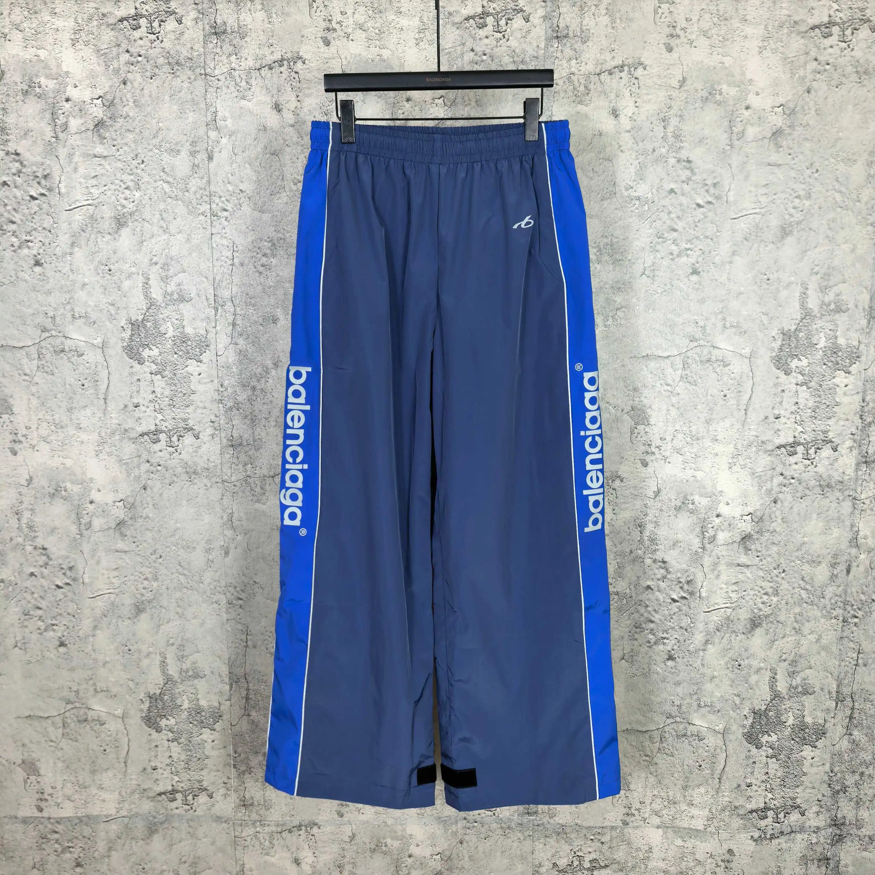 Bodies Relaxed Logo-Print Tracksuit Pants D20023168