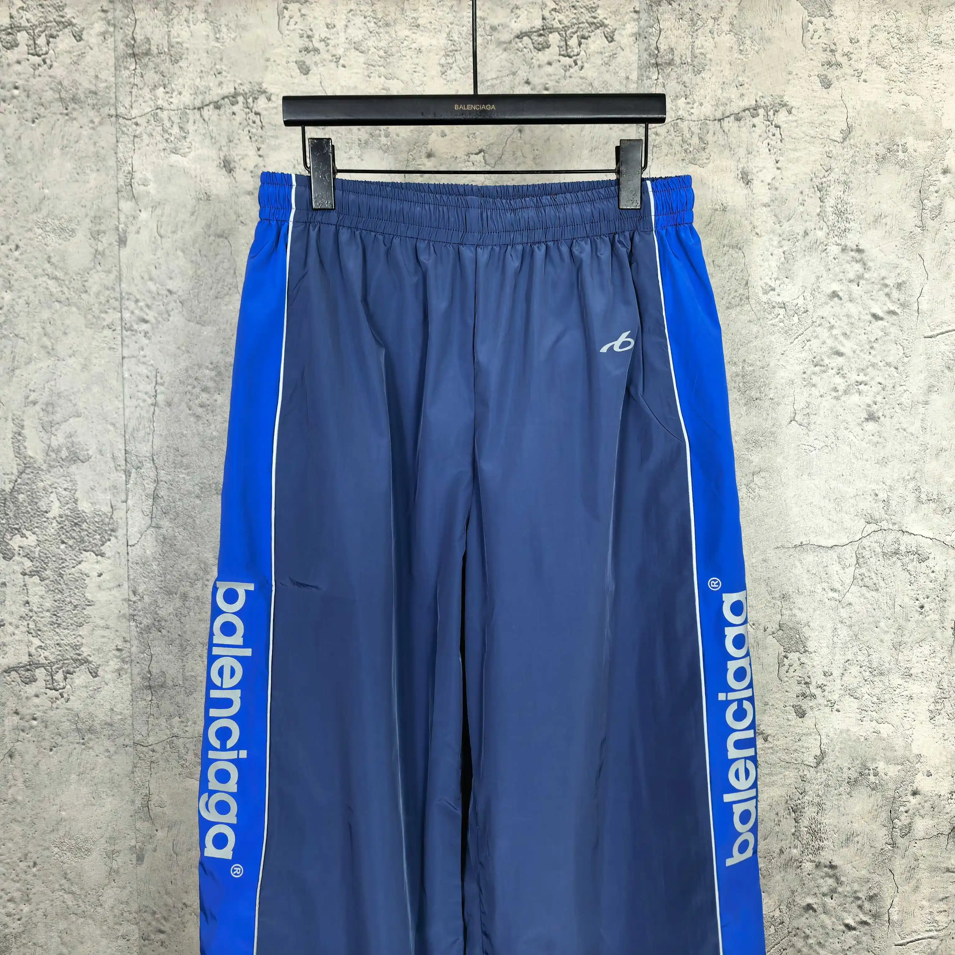 Bodies Relaxed Logo-Print Tracksuit Pants D20023168 — view 3