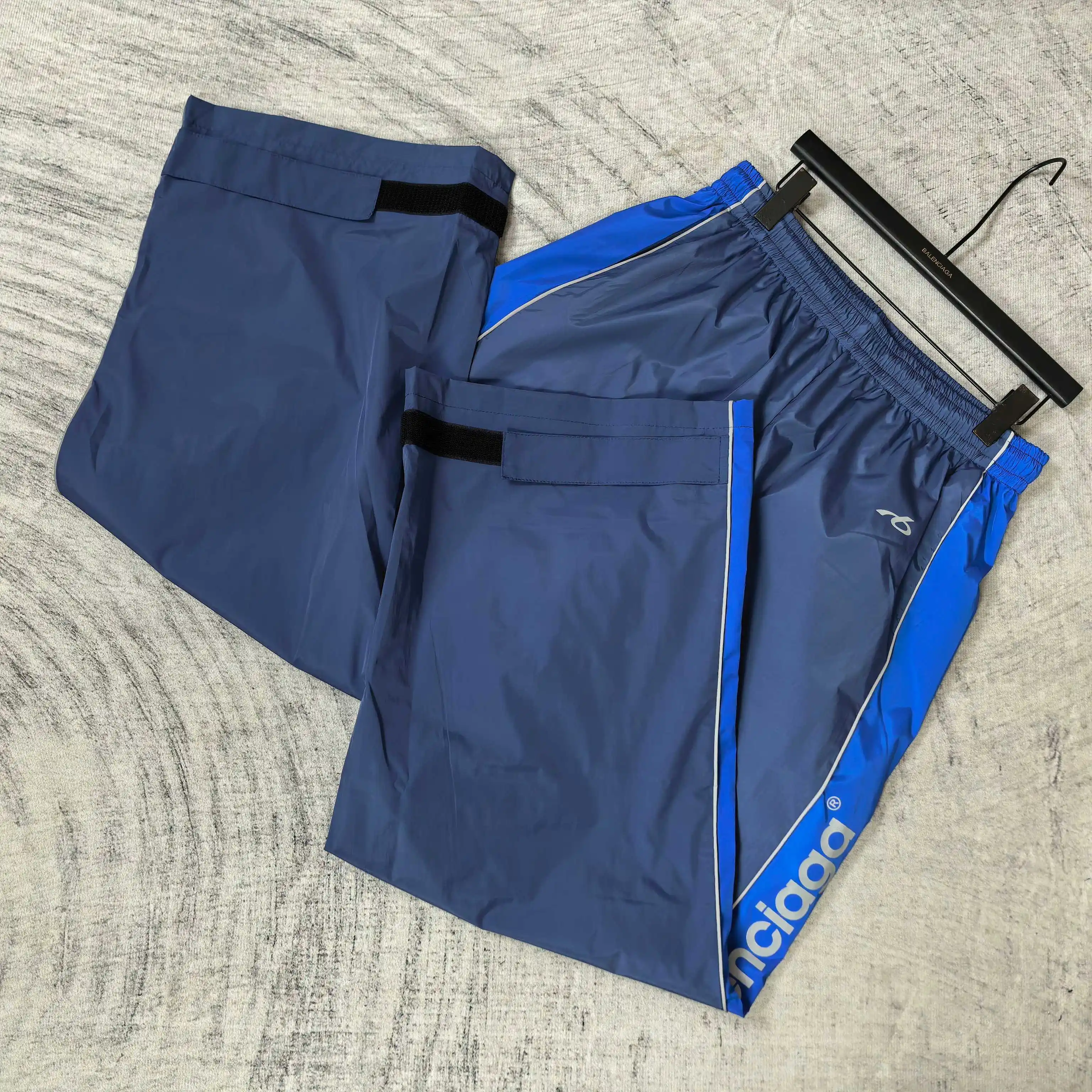 Bodies Relaxed Logo-Print Tracksuit Pants D20023168 — view 4