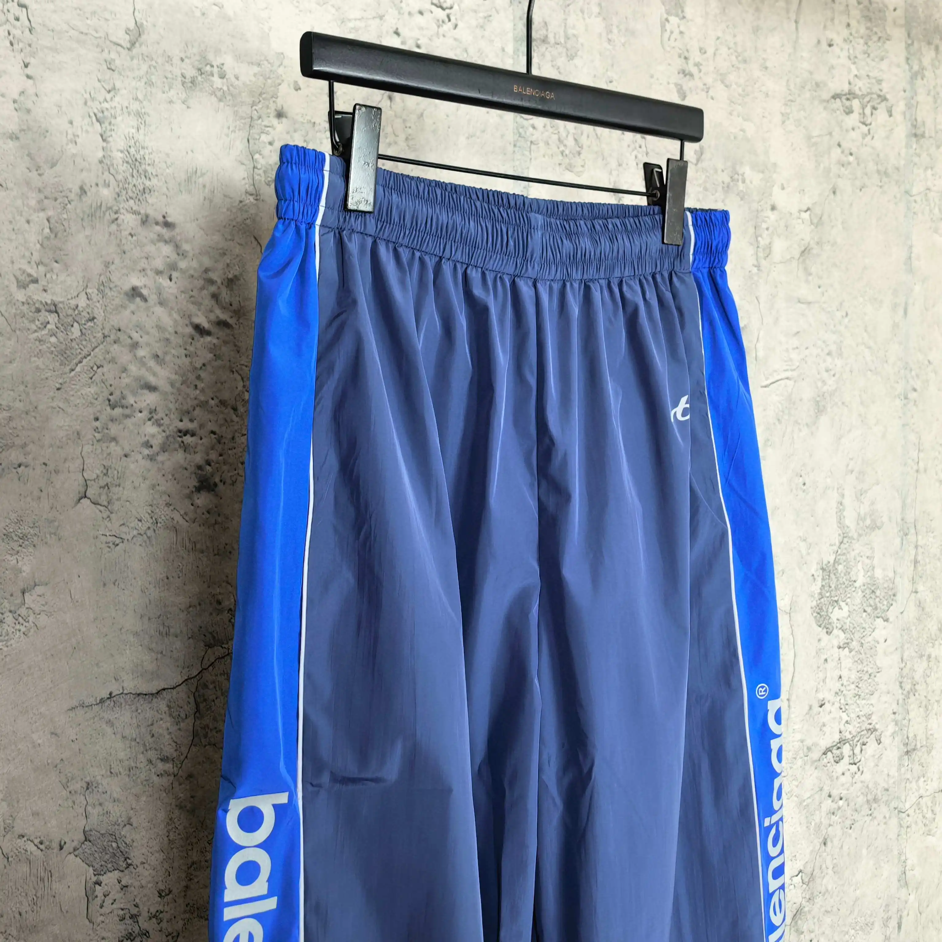 Bodies Relaxed Logo-Print Tracksuit Pants D20023168 — view 7