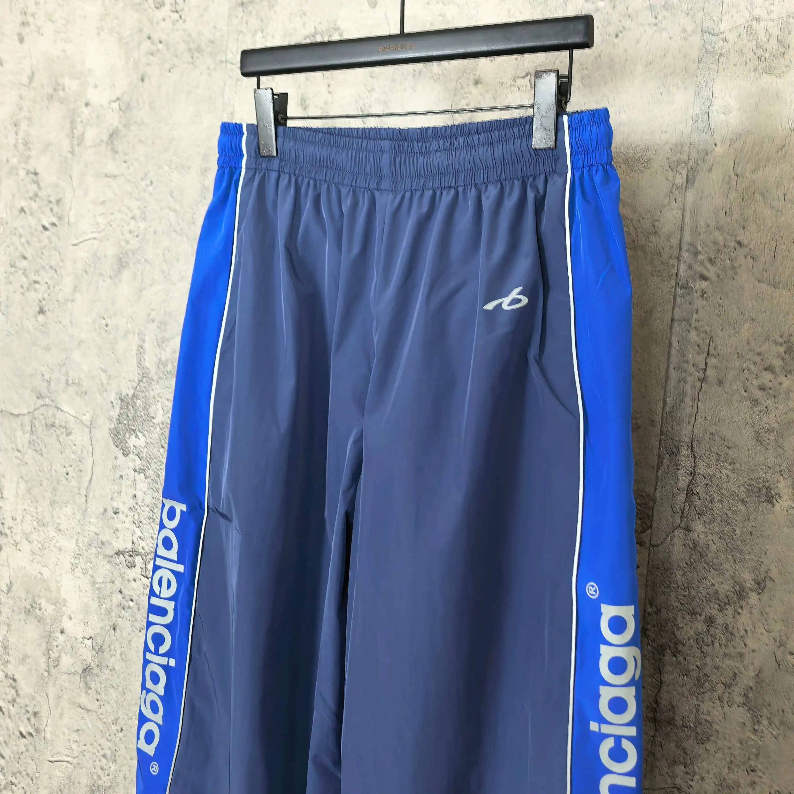 Bodies Relaxed Logo-Print Tracksuit Pants D20023168 — view 9