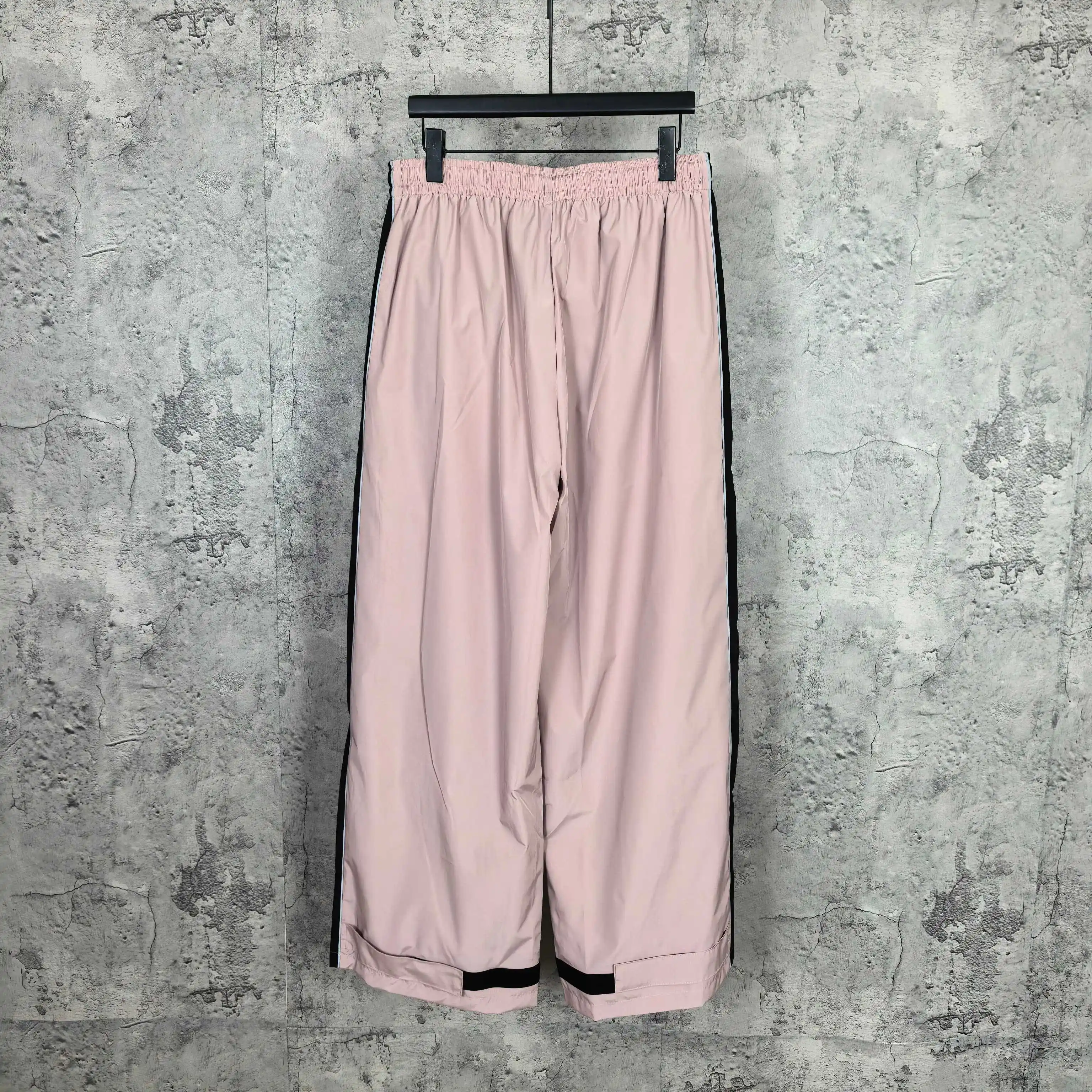 Logo-Print Relaxed Tracksuit Pants D20023170 — view 2