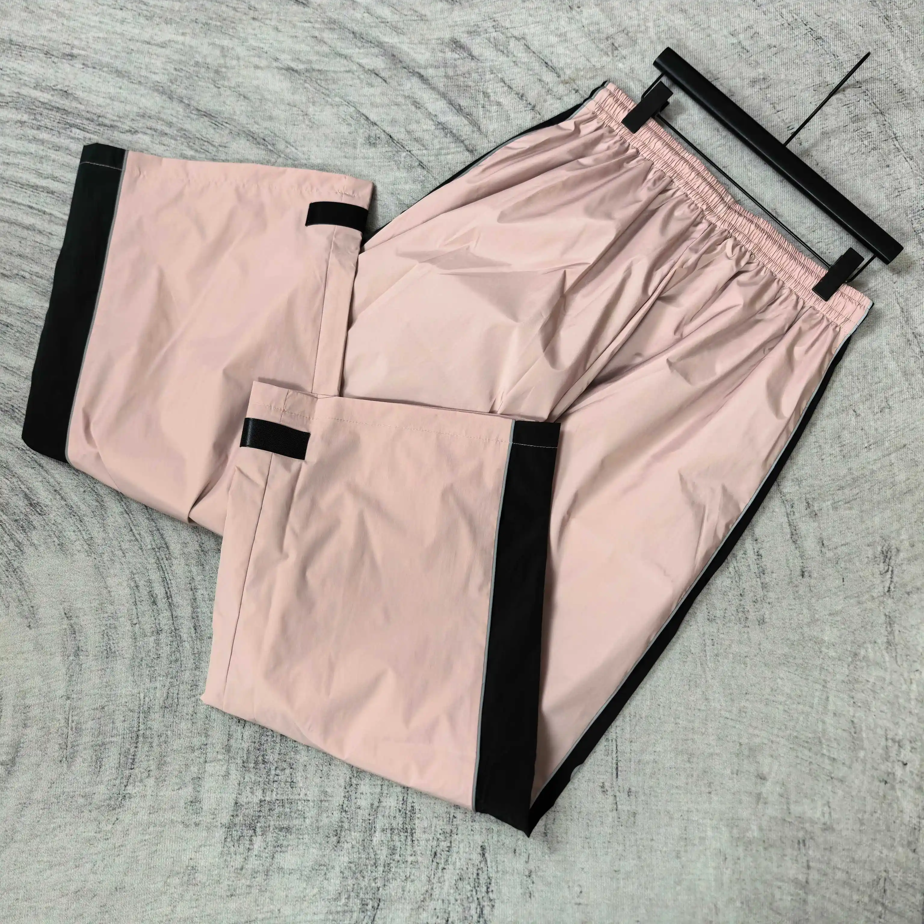 Logo-Print Relaxed Tracksuit Pants D20023170 — view 4