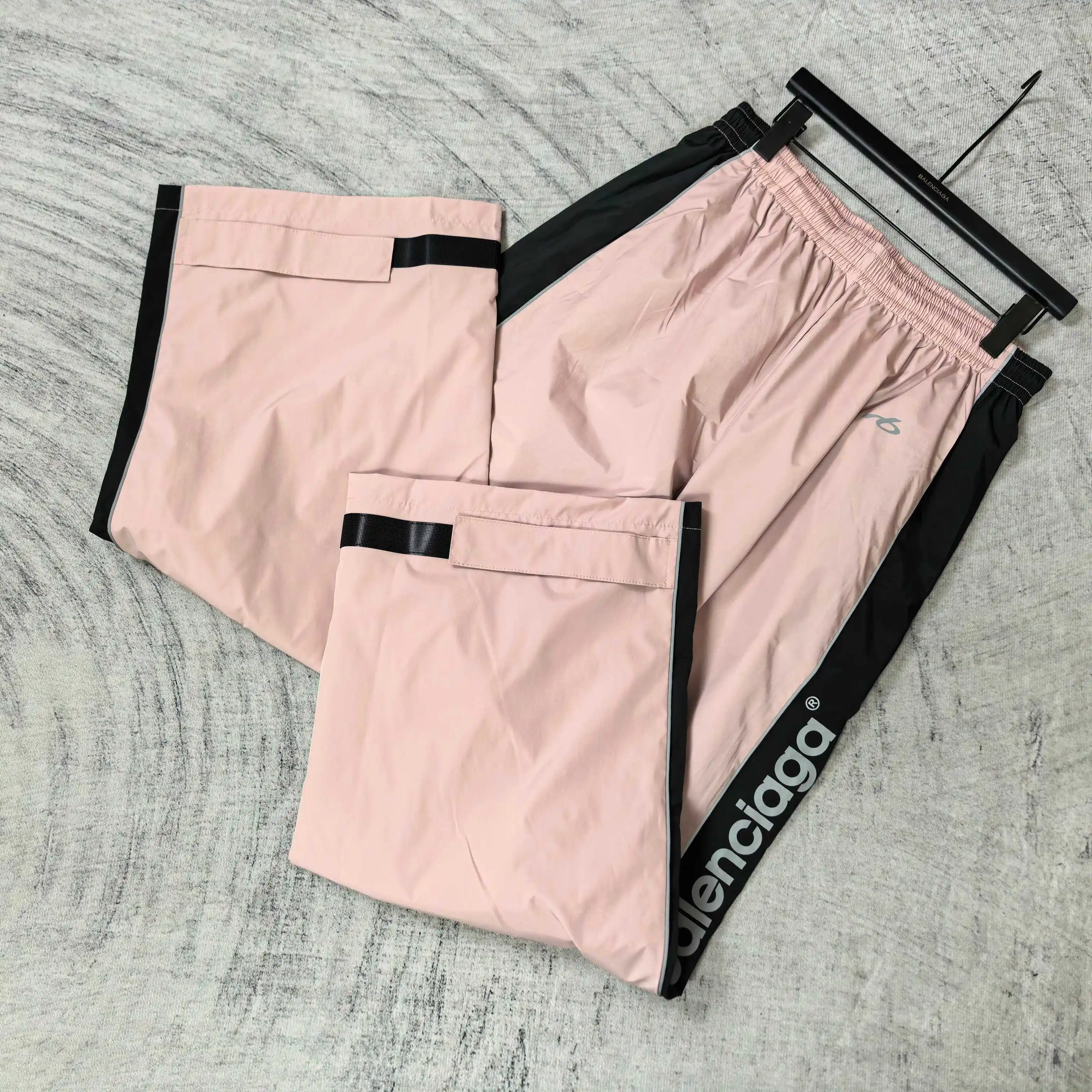 Logo-Print Relaxed Tracksuit Pants D20023170 — view 5