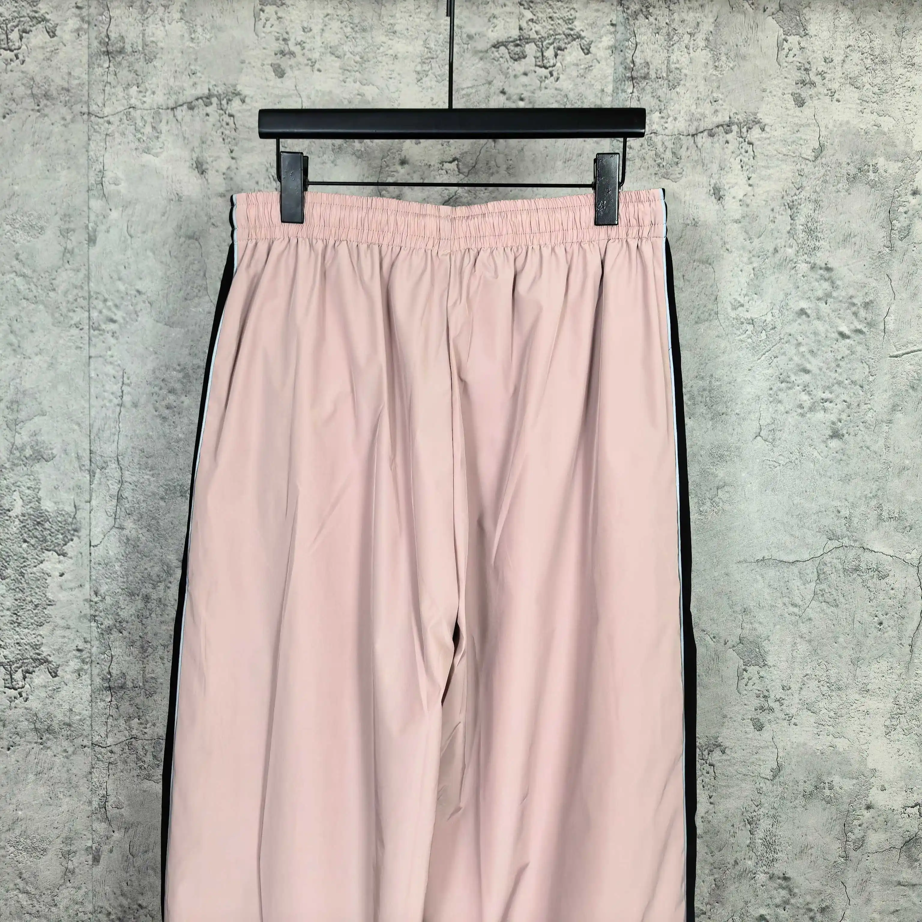 Logo-Print Relaxed Tracksuit Pants D20023170 — view 6