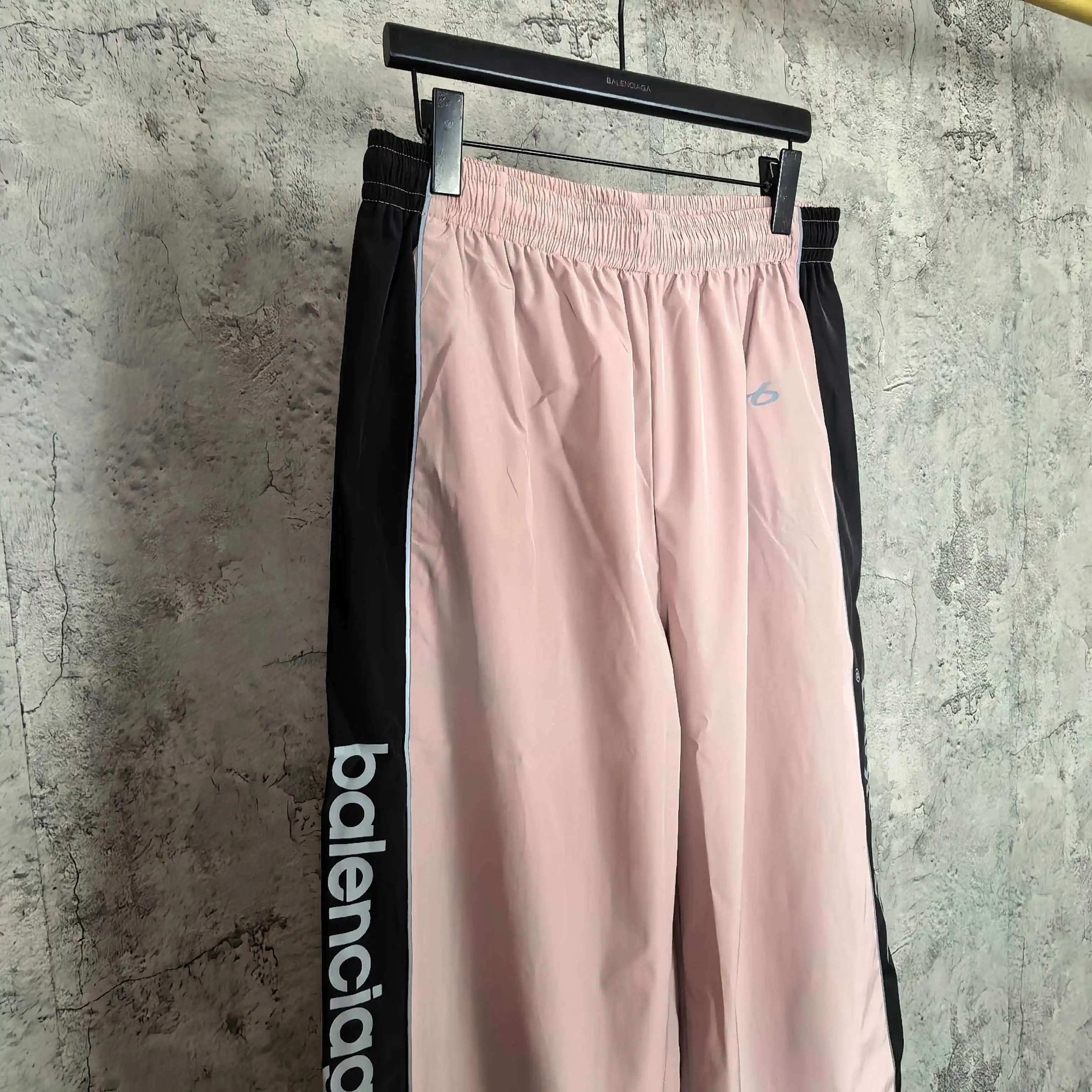 Logo-Print Relaxed Tracksuit Pants D20023170 — view 7