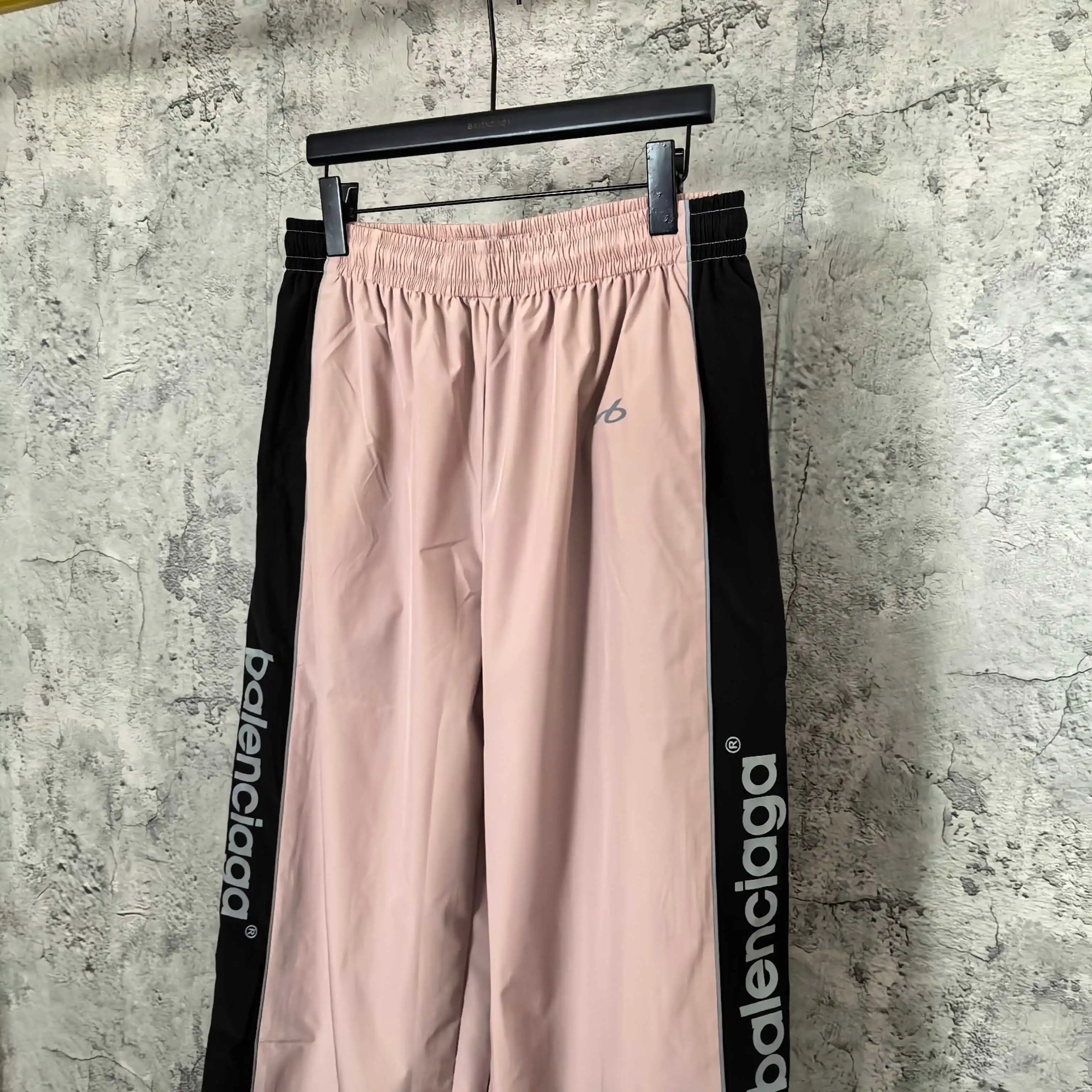 Logo-Print Relaxed Tracksuit Pants D20023170 — view 9
