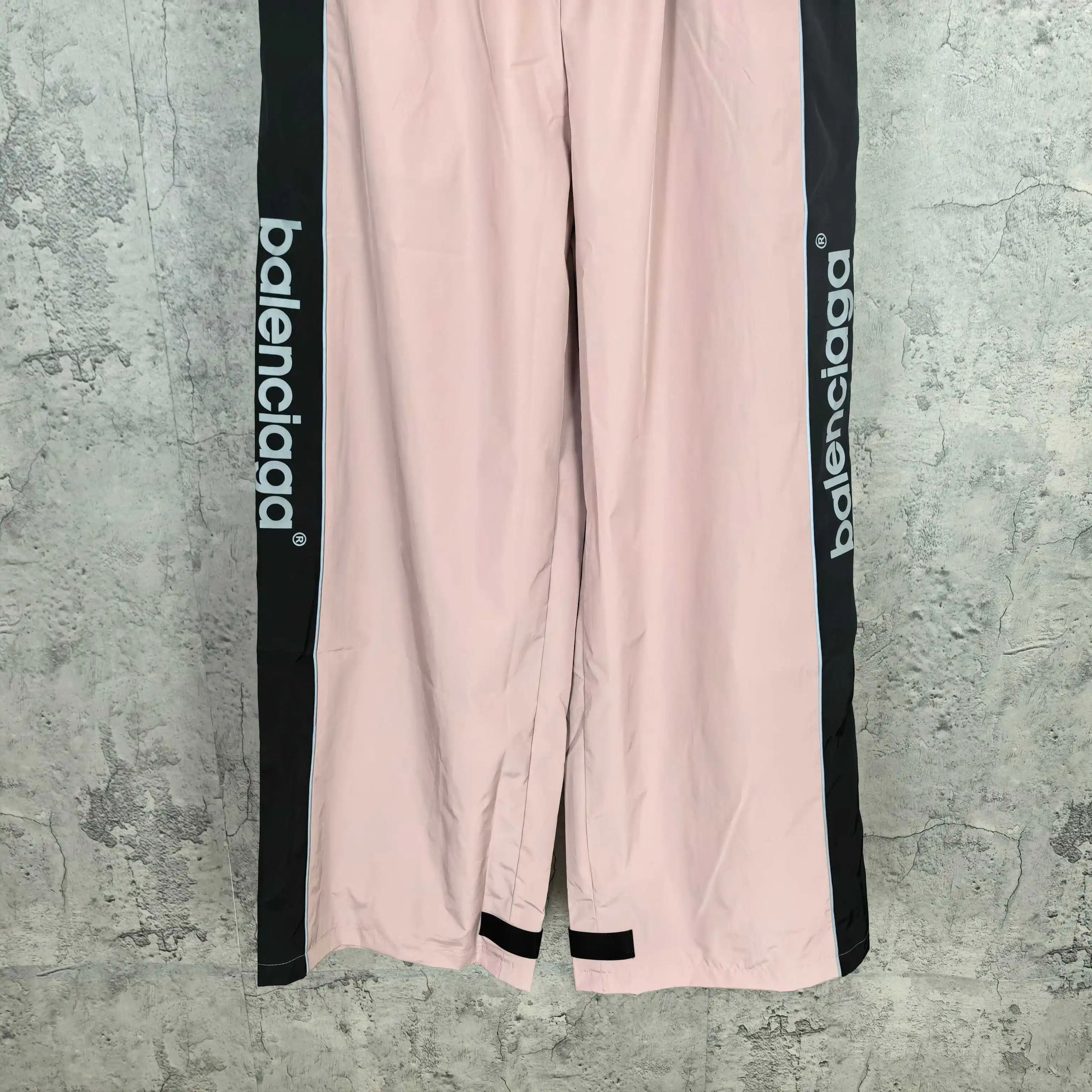 Logo-Print Relaxed Tracksuit Pants D20023170 — view 10