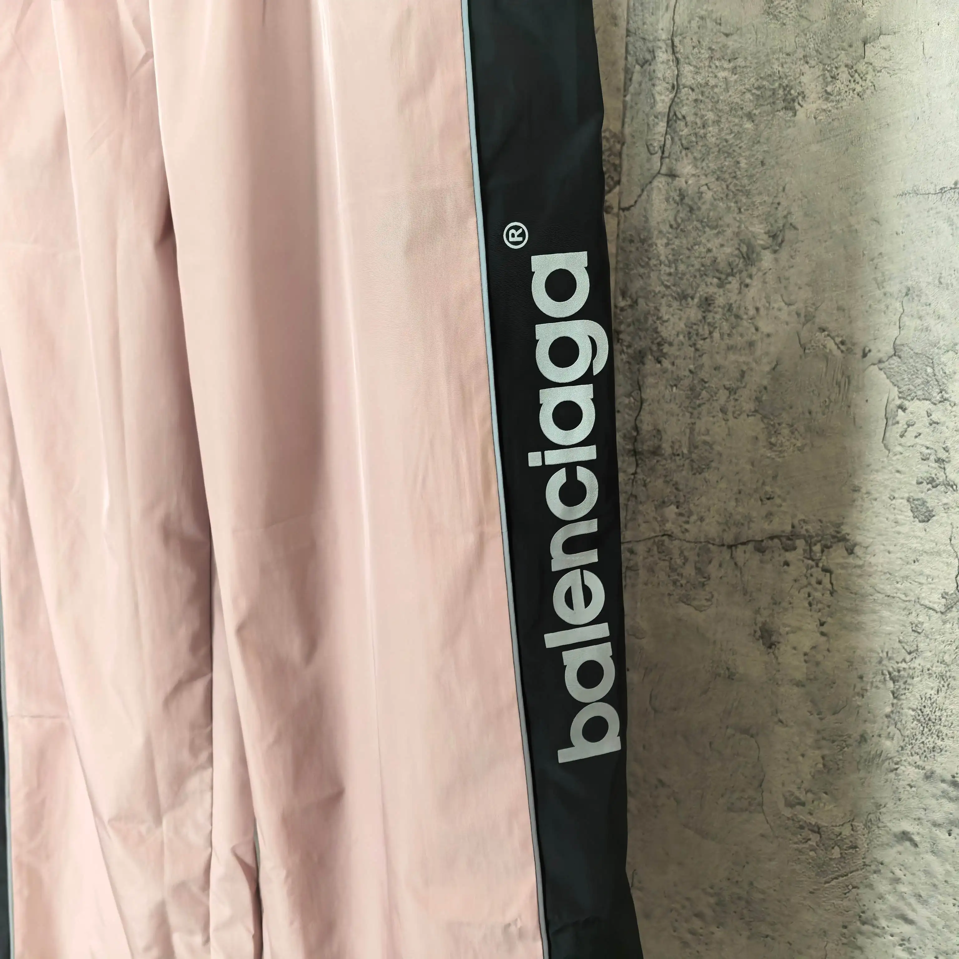 Logo-Print Relaxed Tracksuit Pants D20023170 — view 11