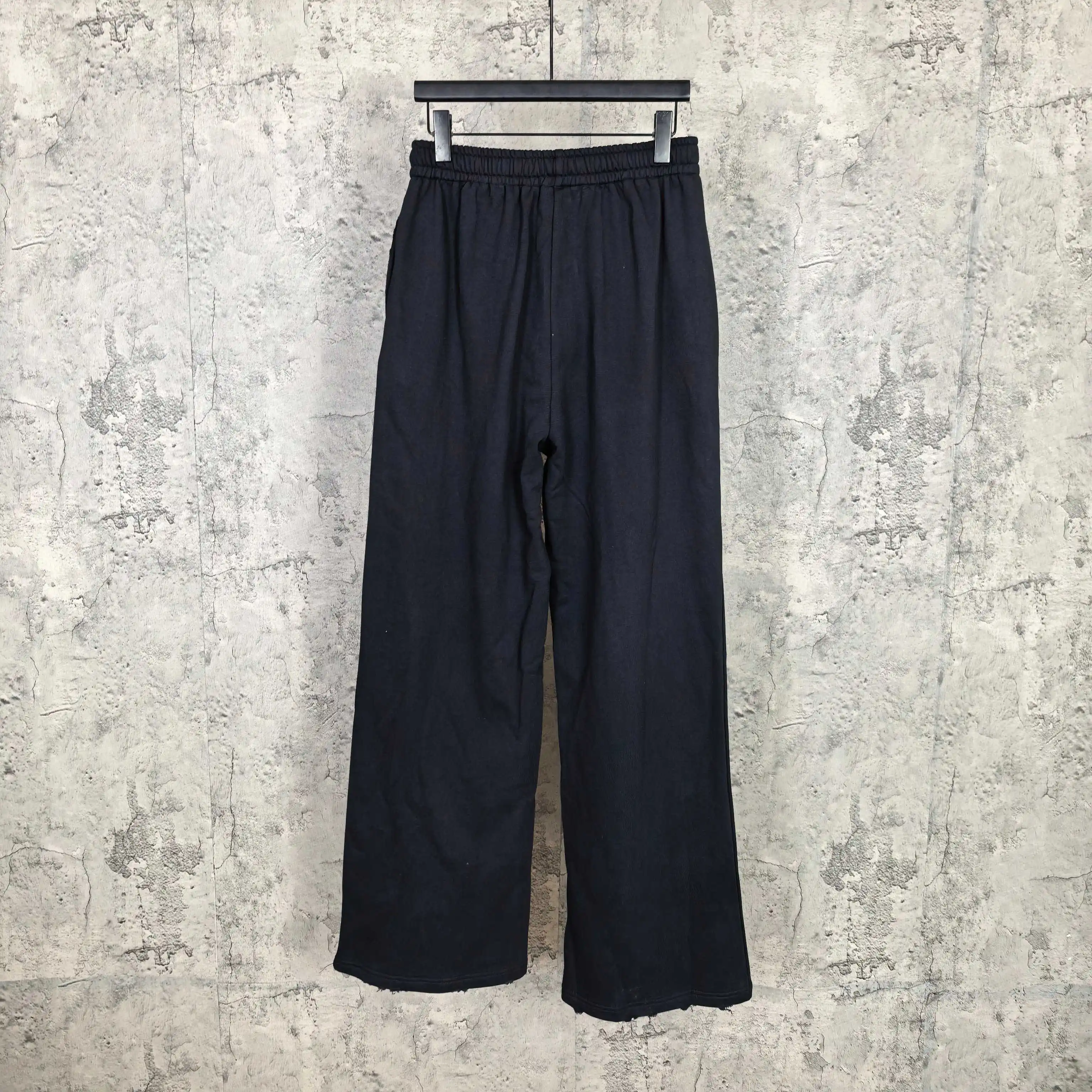 Messy Spray Logo Baggy Sweatpants D20023194 — view 2