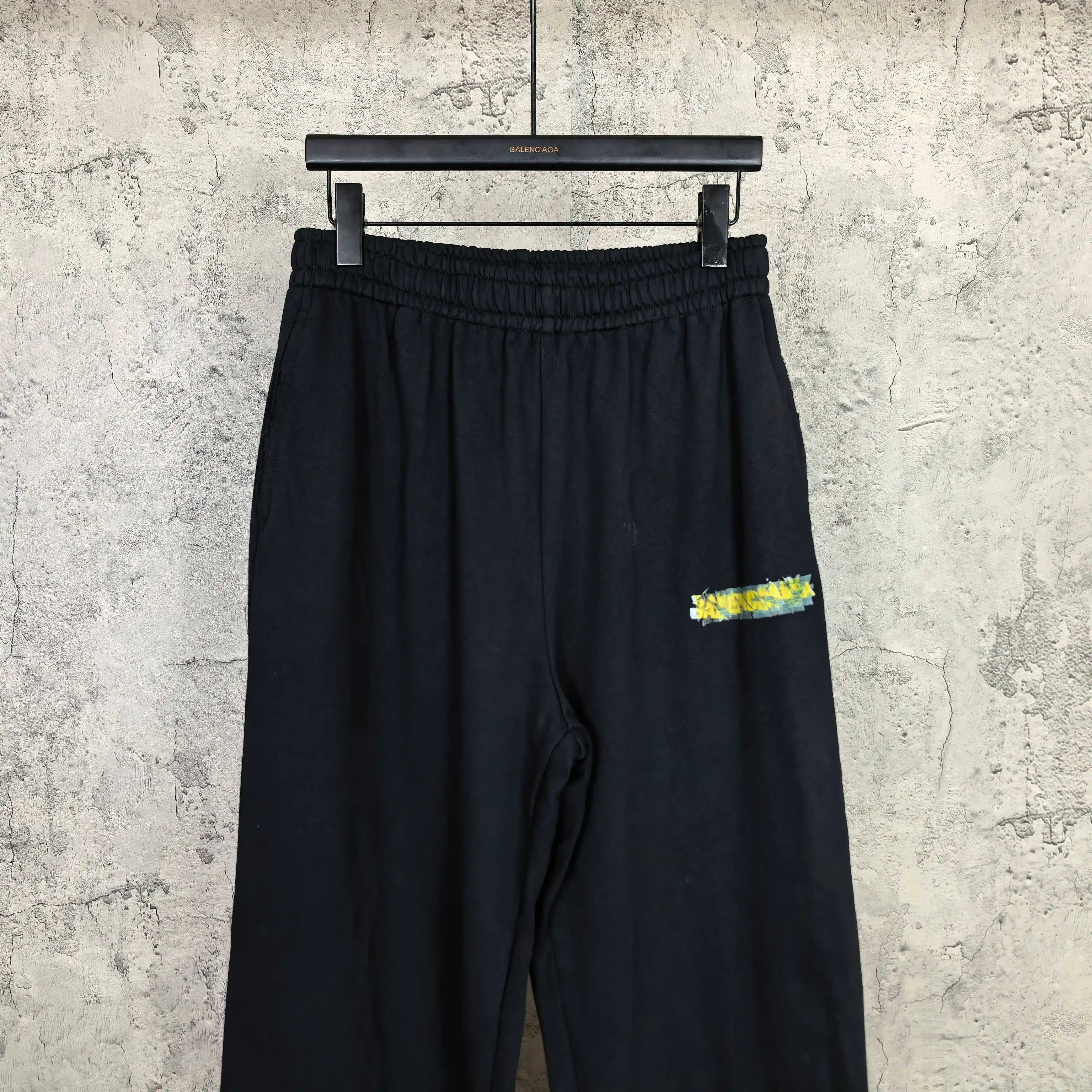 Messy Spray Logo Baggy Sweatpants D20023194 — view 3