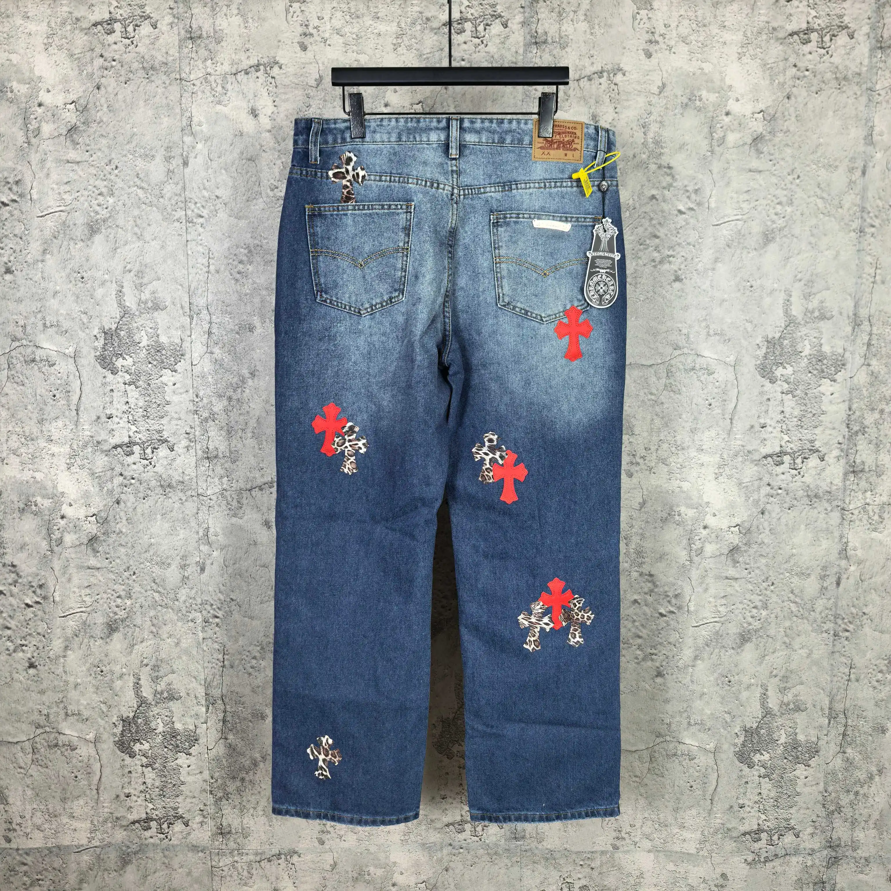 Leopard Patch Washed Straight-Leg Jeans D20023211 — view 2