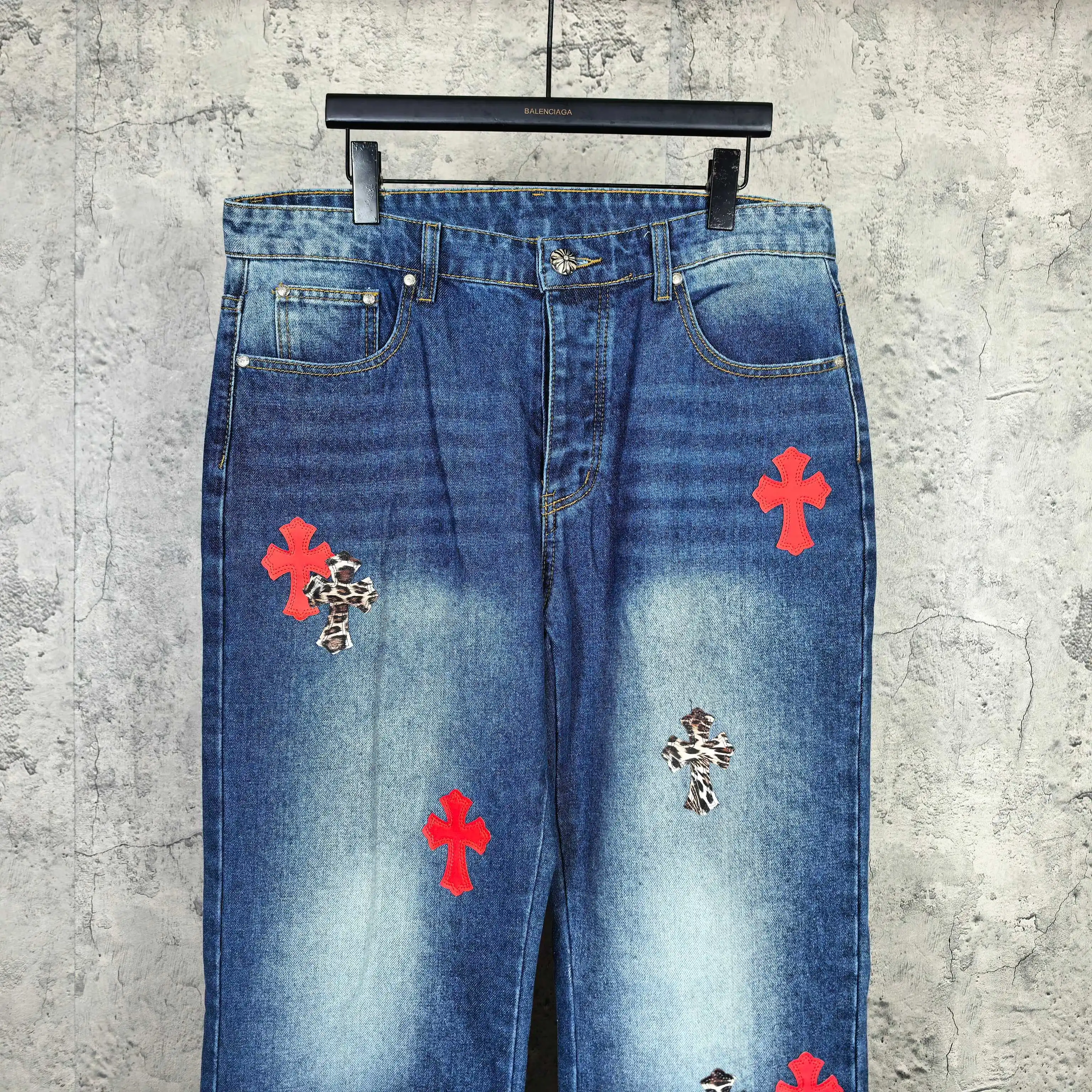 Leopard Patch Washed Straight-Leg Jeans D20023211 — view 3