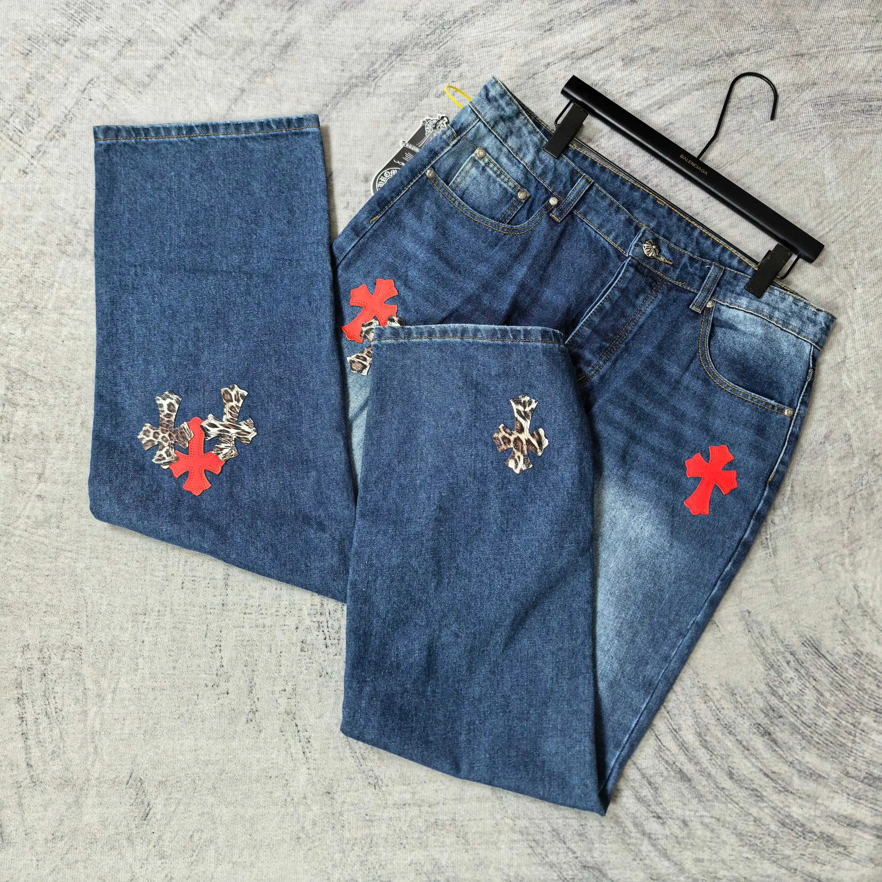 Leopard Patch Washed Straight-Leg Jeans D20023211 — view 4