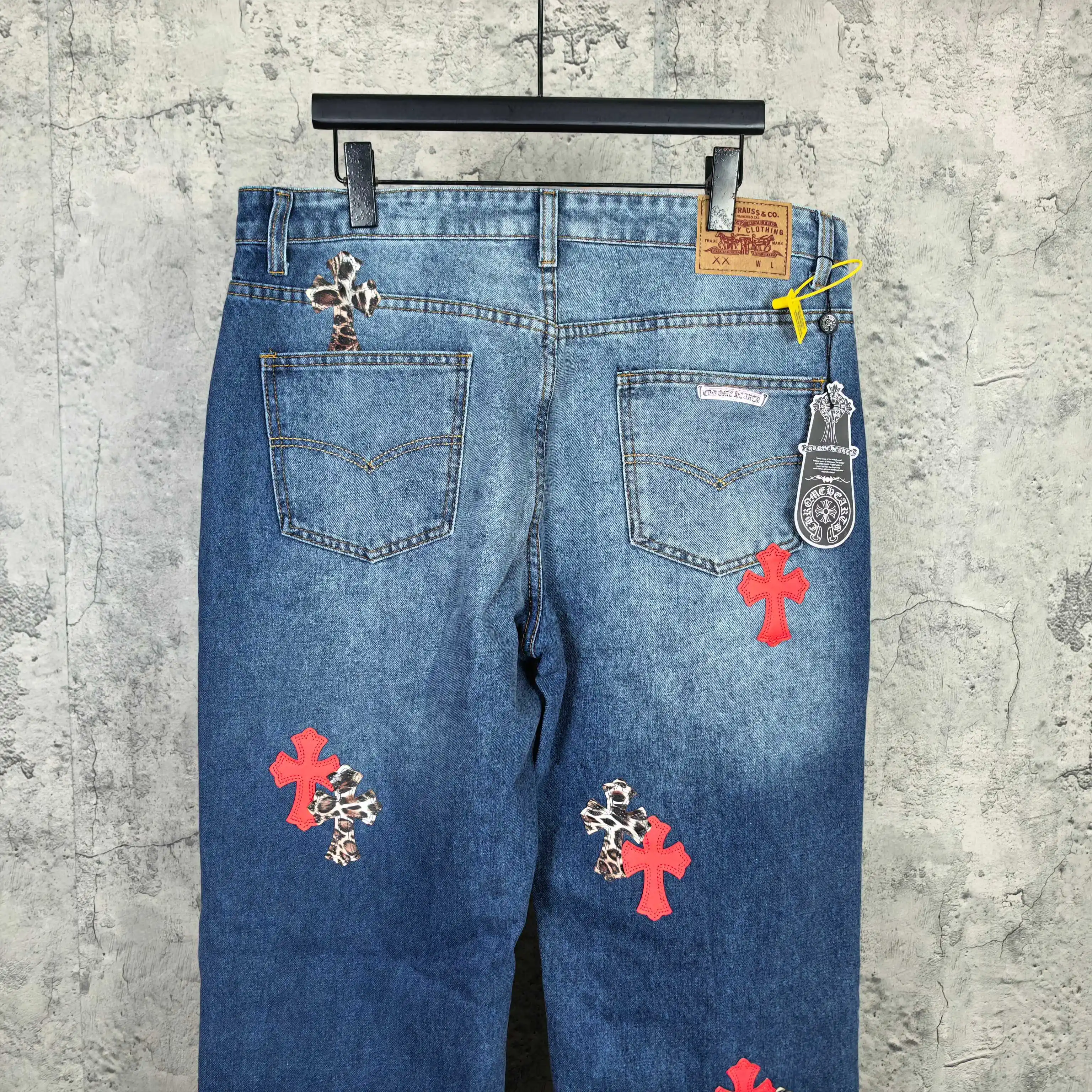 Leopard Patch Washed Straight-Leg Jeans D20023211 — view 6