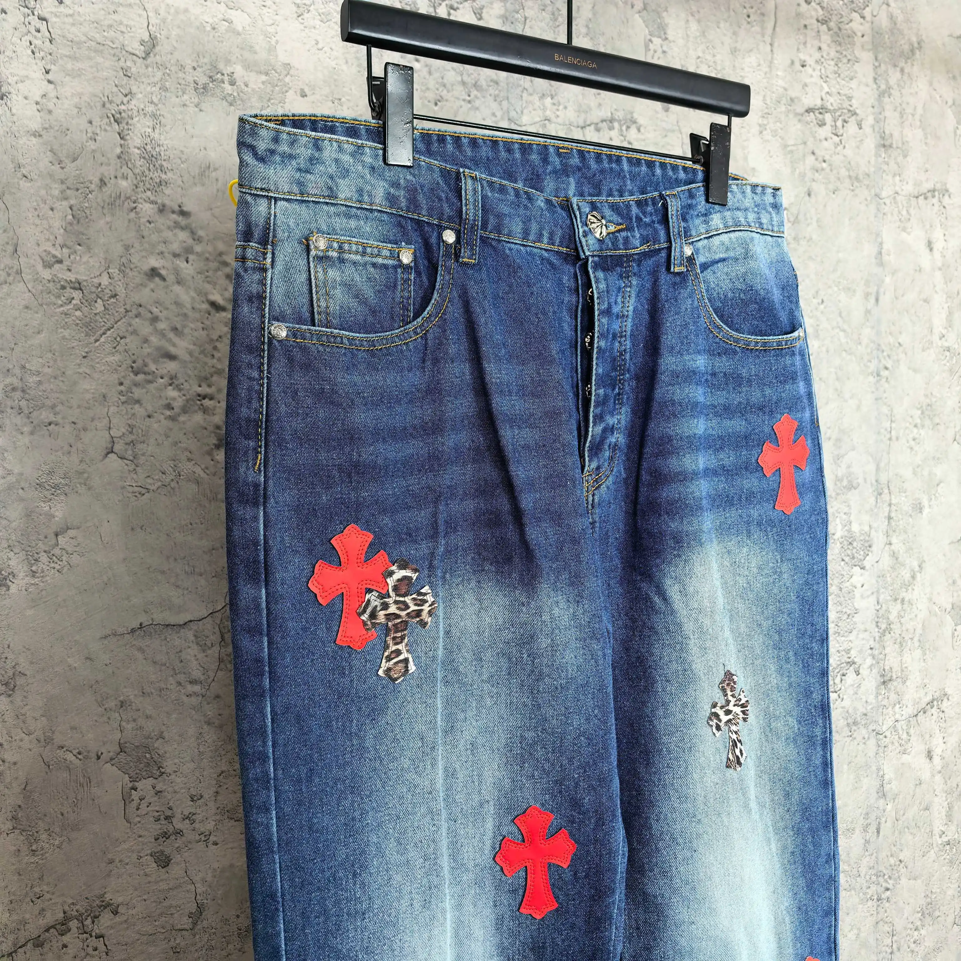 Leopard Patch Washed Straight-Leg Jeans D20023211 — view 7