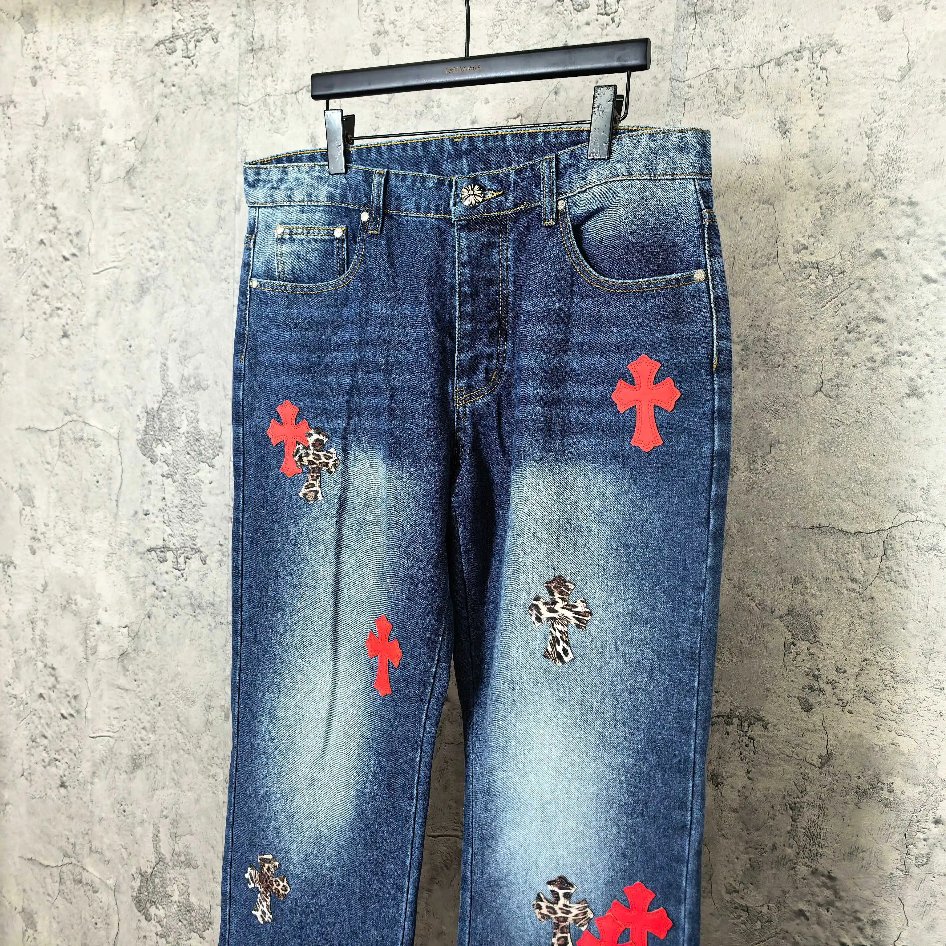 Leopard Patch Washed Straight-Leg Jeans D20023211 — view 9